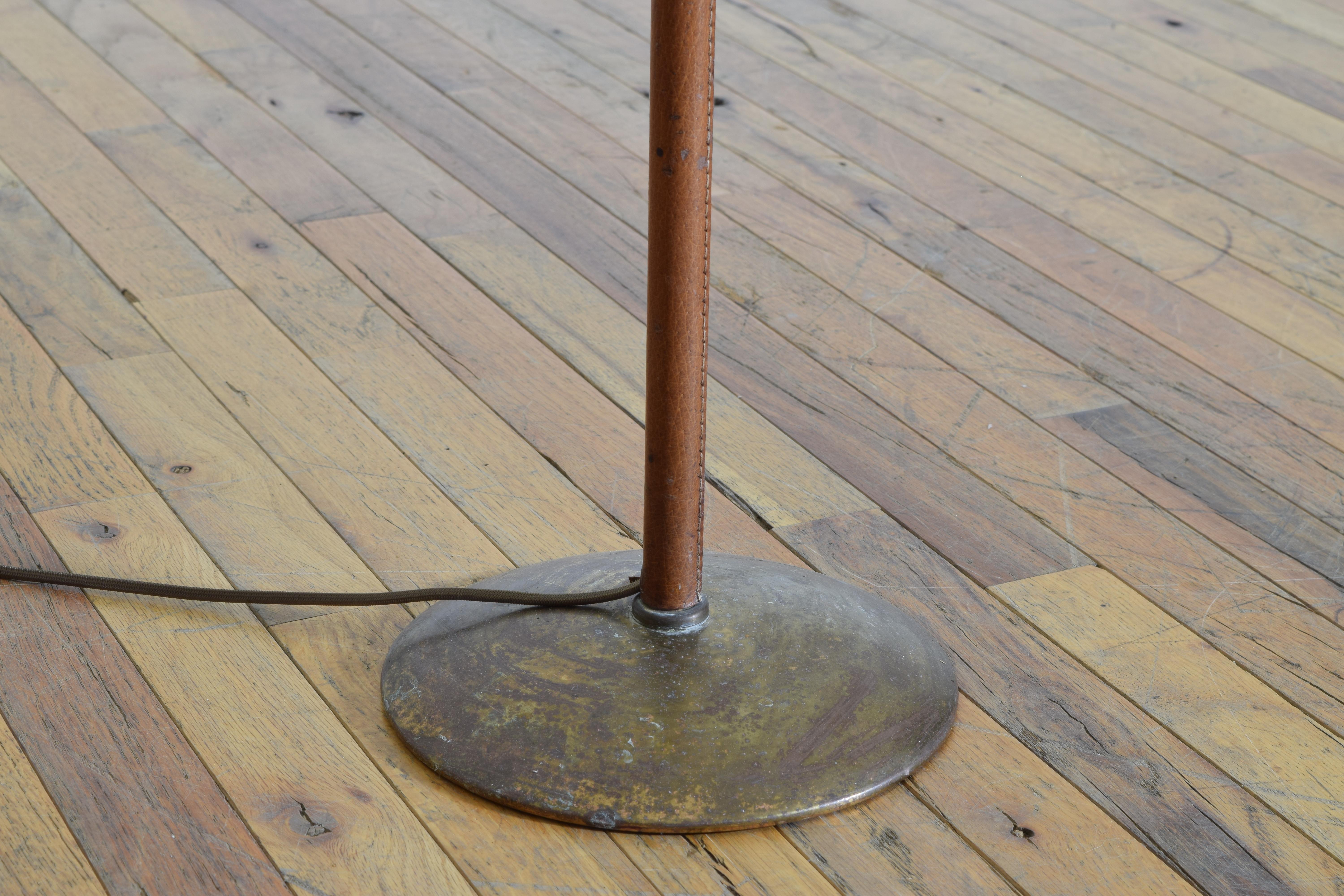 French Adjustable Brass and Leather Reading Floor Lamp, circa 1960 For Sale 2