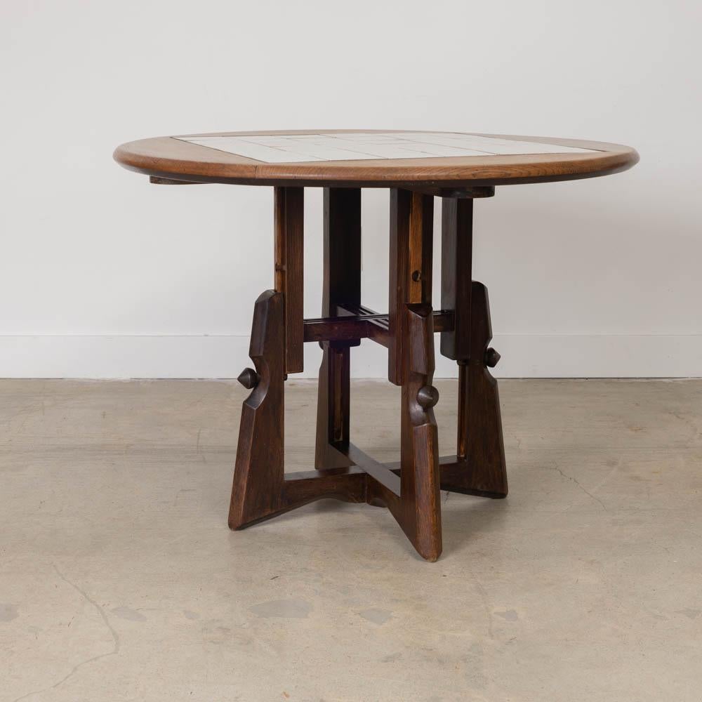 Chêne Table réglable en chêne français et carreaux de faïence par Guillerme et Chambron en vente