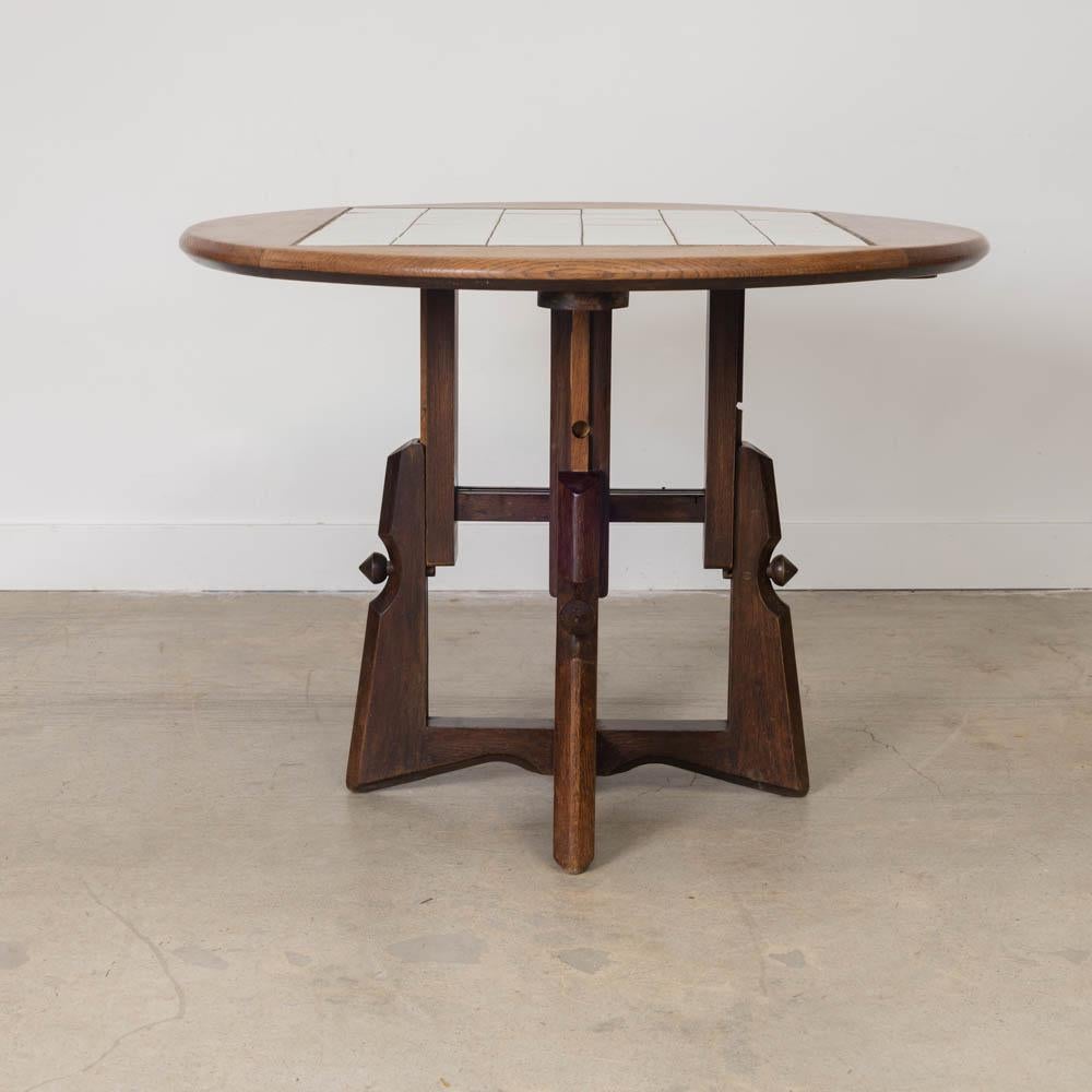 Table réglable en chêne français et carreaux de faïence par Guillerme et Chambron en vente 1