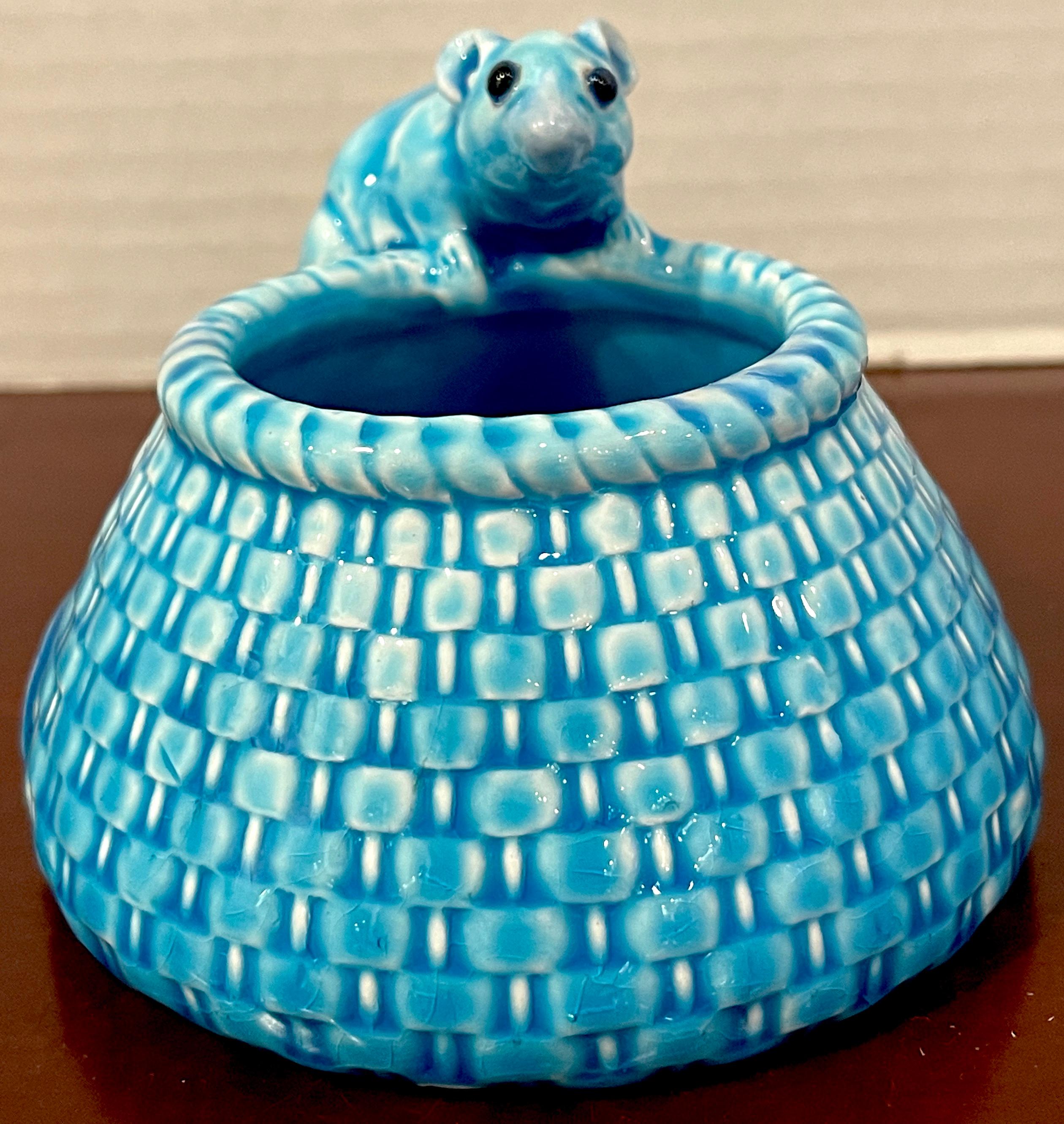 Mouvement esthétique Vase souris figuratif émaillé turquoise, esthétique française en vente