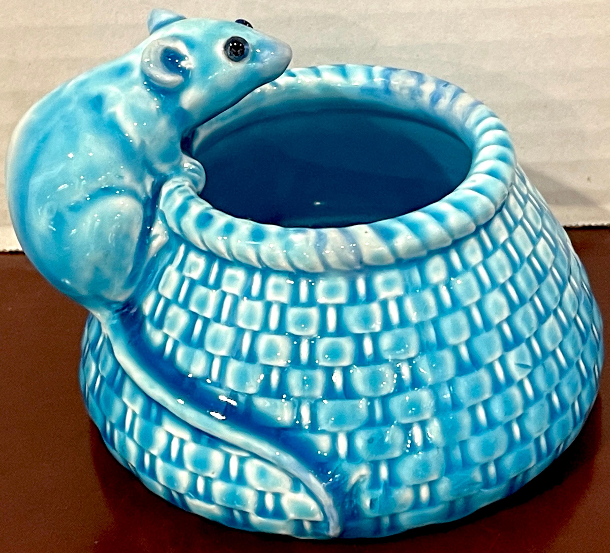 Vase souris figuratif émaillé turquoise, esthétique française Bon état - En vente à West Palm Beach, FL