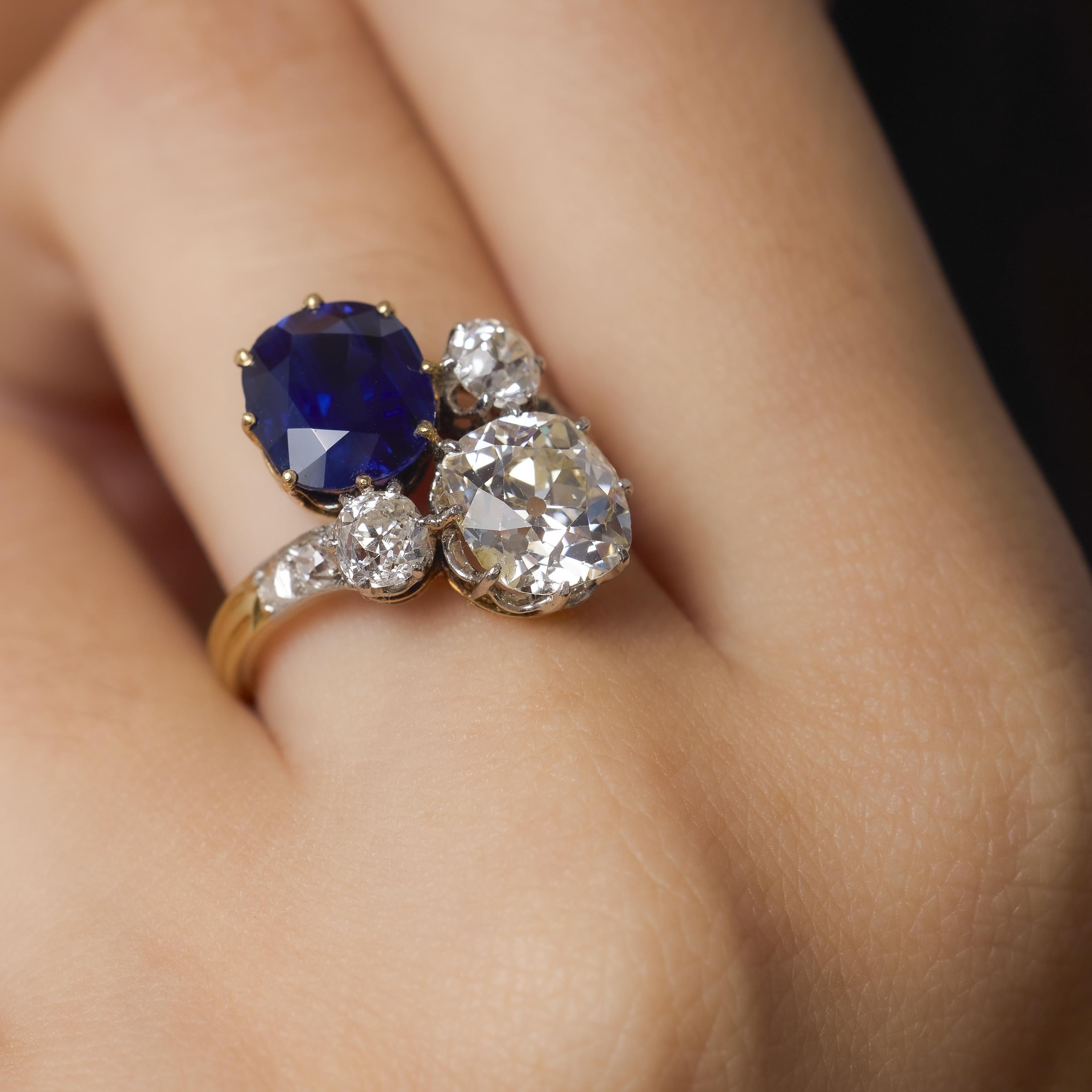 French AGL 3.42 carat no heat sapphire diamond 18k yellow gold toi et moi ring en Bueno estado para la venta en Beverly Hills, CA