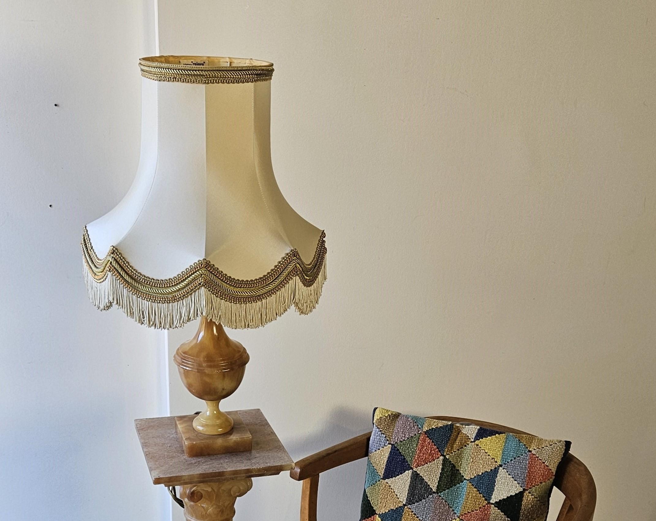 Lampada a piedistallo neoclassica in alabastro francese-Lampada a colonna-Paralume in seta-60 in vendita 7