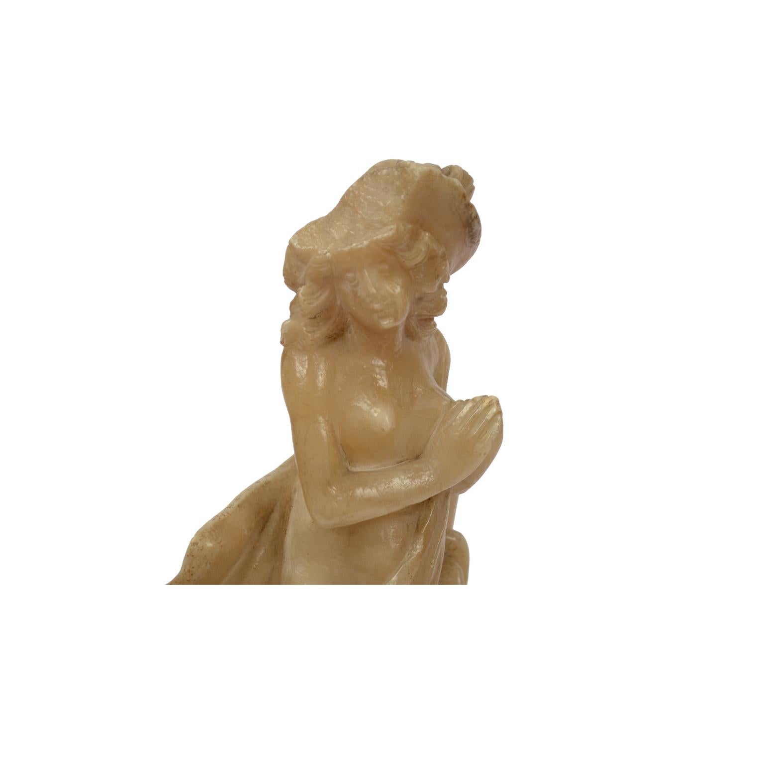 Sculpture française en albâtre du milieu du XVIIIe siècle représentant un nu féminin avec une ancre  en vente 4