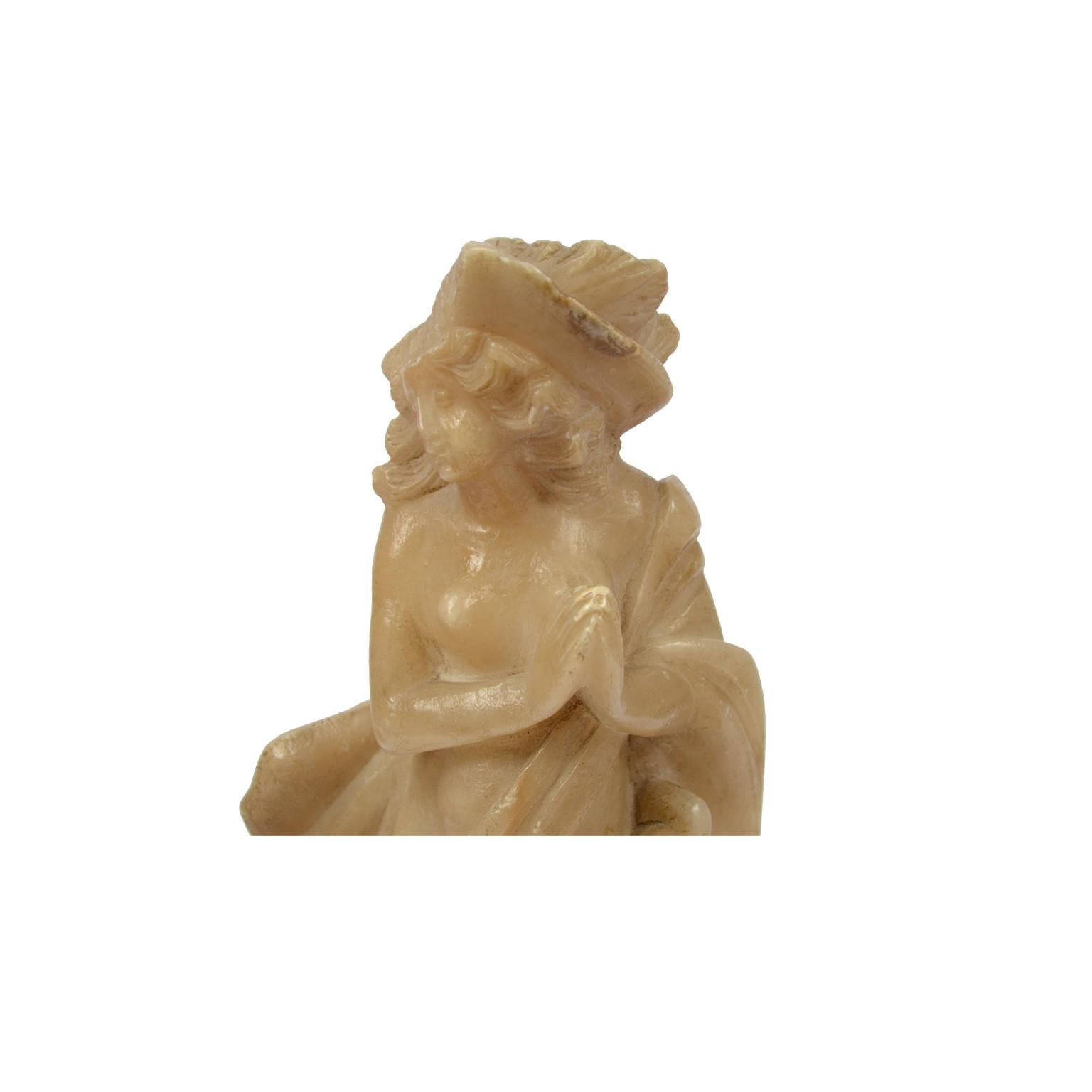 Sculpture française en albâtre du milieu du XVIIIe siècle représentant un nu féminin avec une ancre  en vente 7