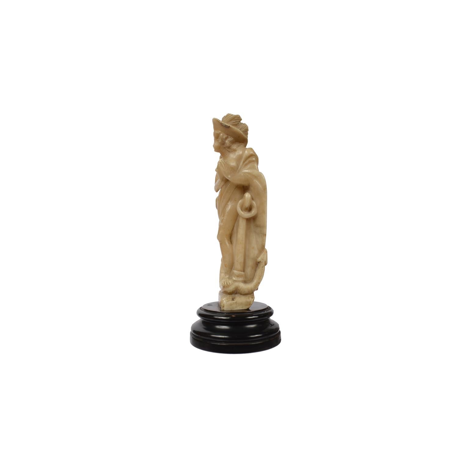 Sculpture française en albâtre du milieu du XVIIIe siècle représentant un nu féminin avec une ancre  État moyen - En vente à Milan, IT