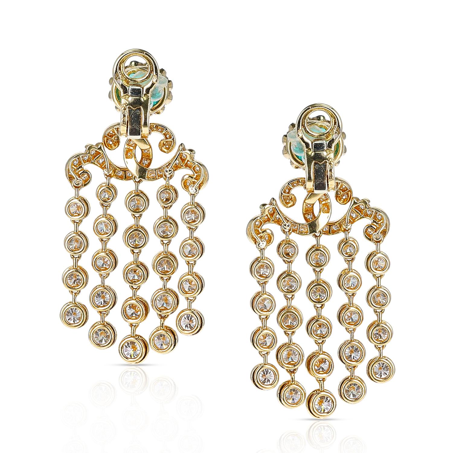 French Alexandre Reza Emerald and Diamond Cocktail Dangling Earrings, 18K Gold In Excellent Condition For Sale In New York, NY