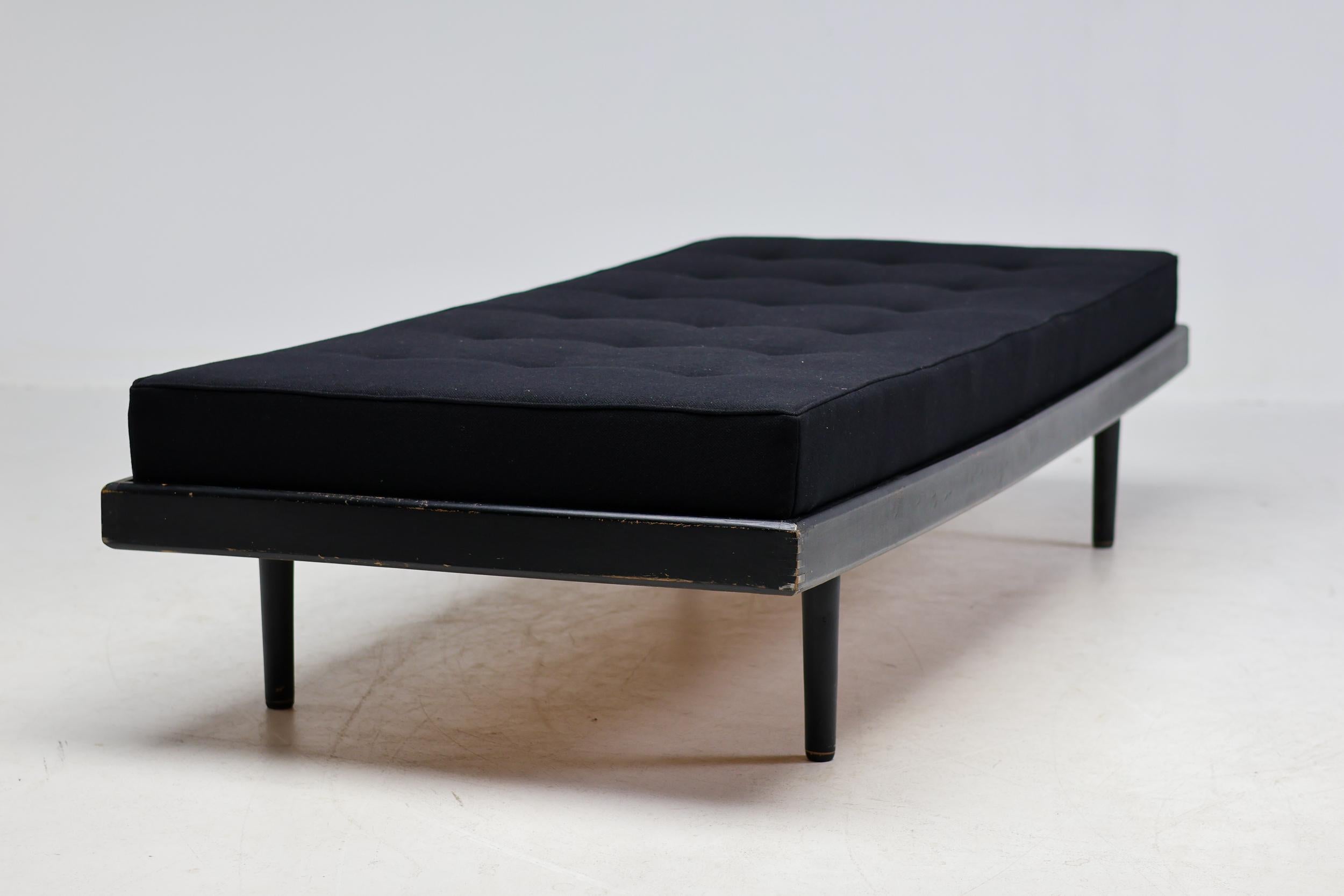 French All Black Daybed or Single Bed, circa 1960 In Good Condition For Sale In Dronten, NL