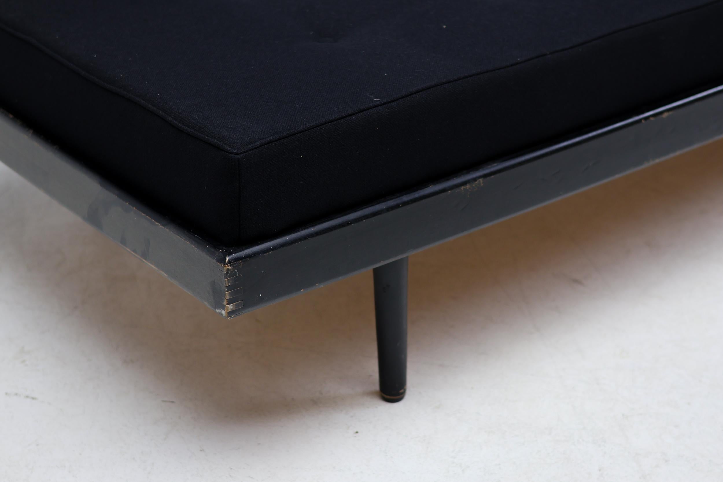 French All Black Mid-Century Modern Daybed, circa 1960 In Good Condition In Dronten, NL