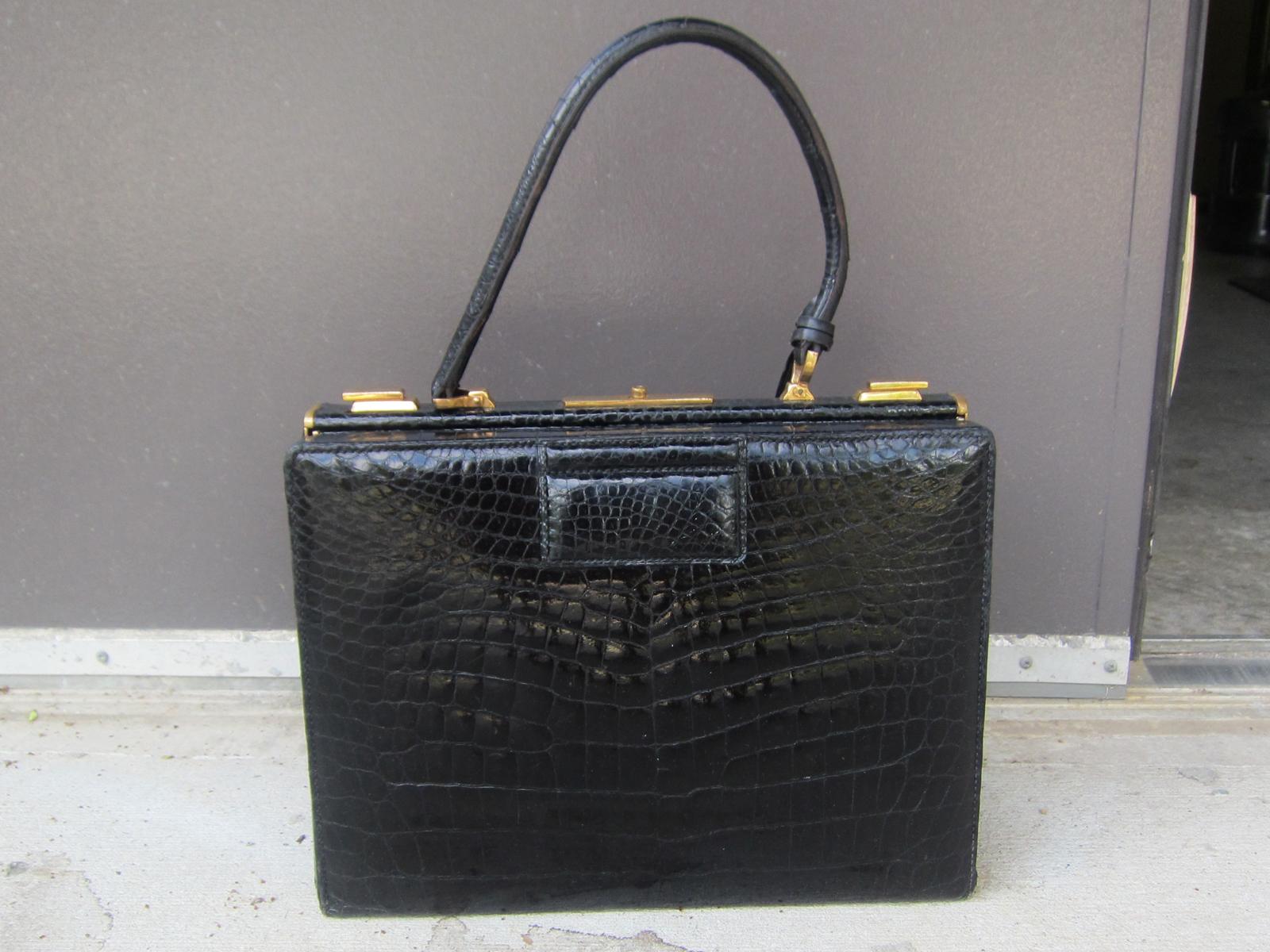French Alligator Handbag with Interior Lock, Labeled Marque Deposse, circa 1950s For Sale 1