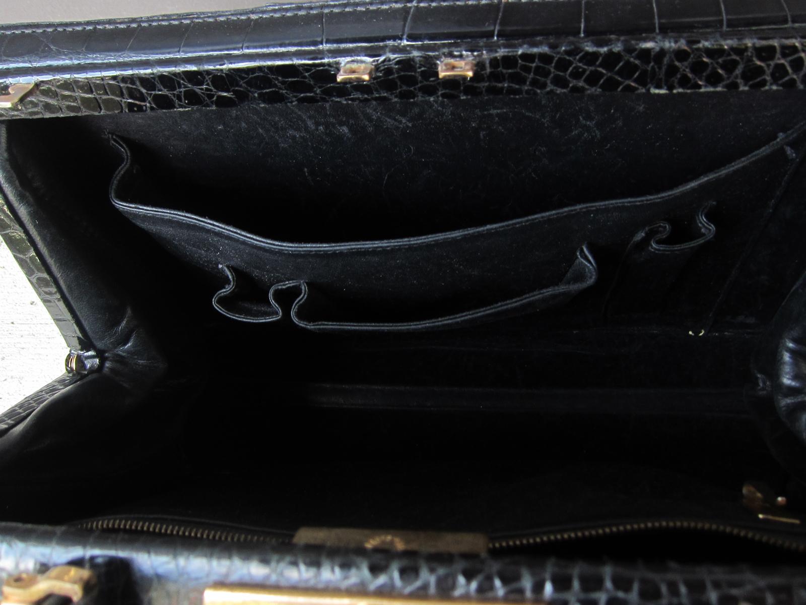 French Alligator Handbag with Interior Lock, Labeled Marque Deposse, circa 1950s For Sale 5