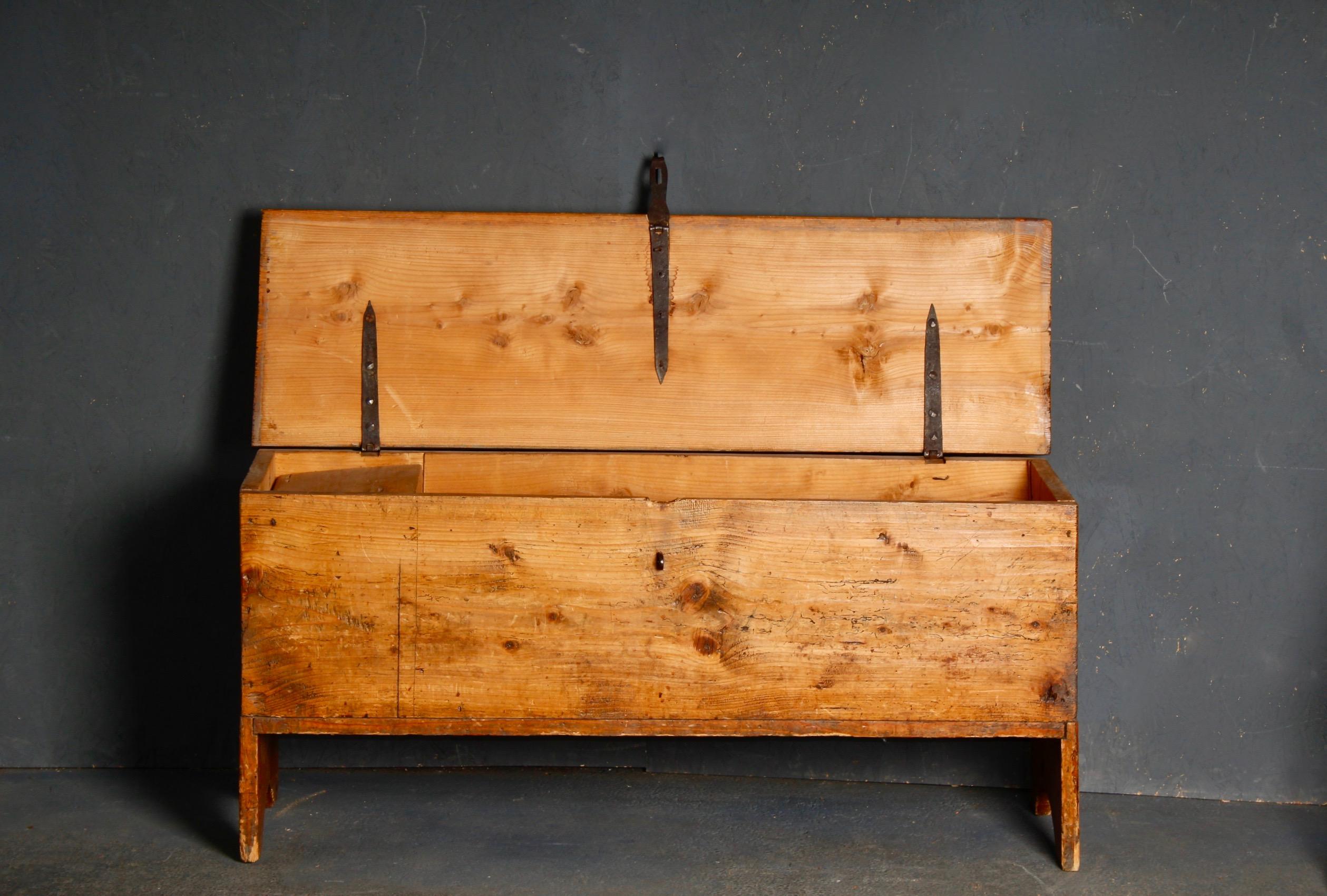 Wood French alp trunk from Haute savoie region  For Sale