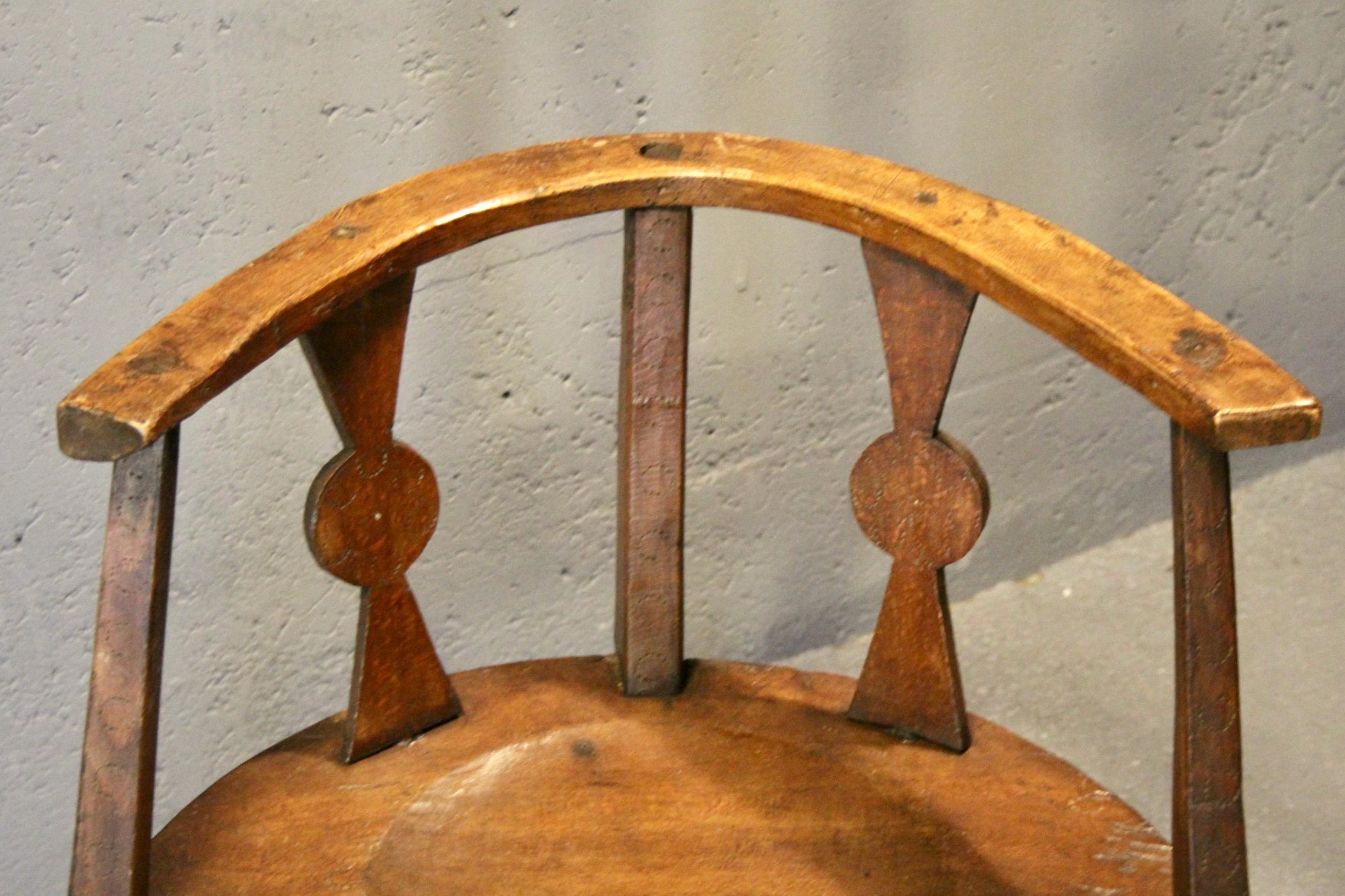 Francese Poltrona francese in legno d'alpeggio in vendita