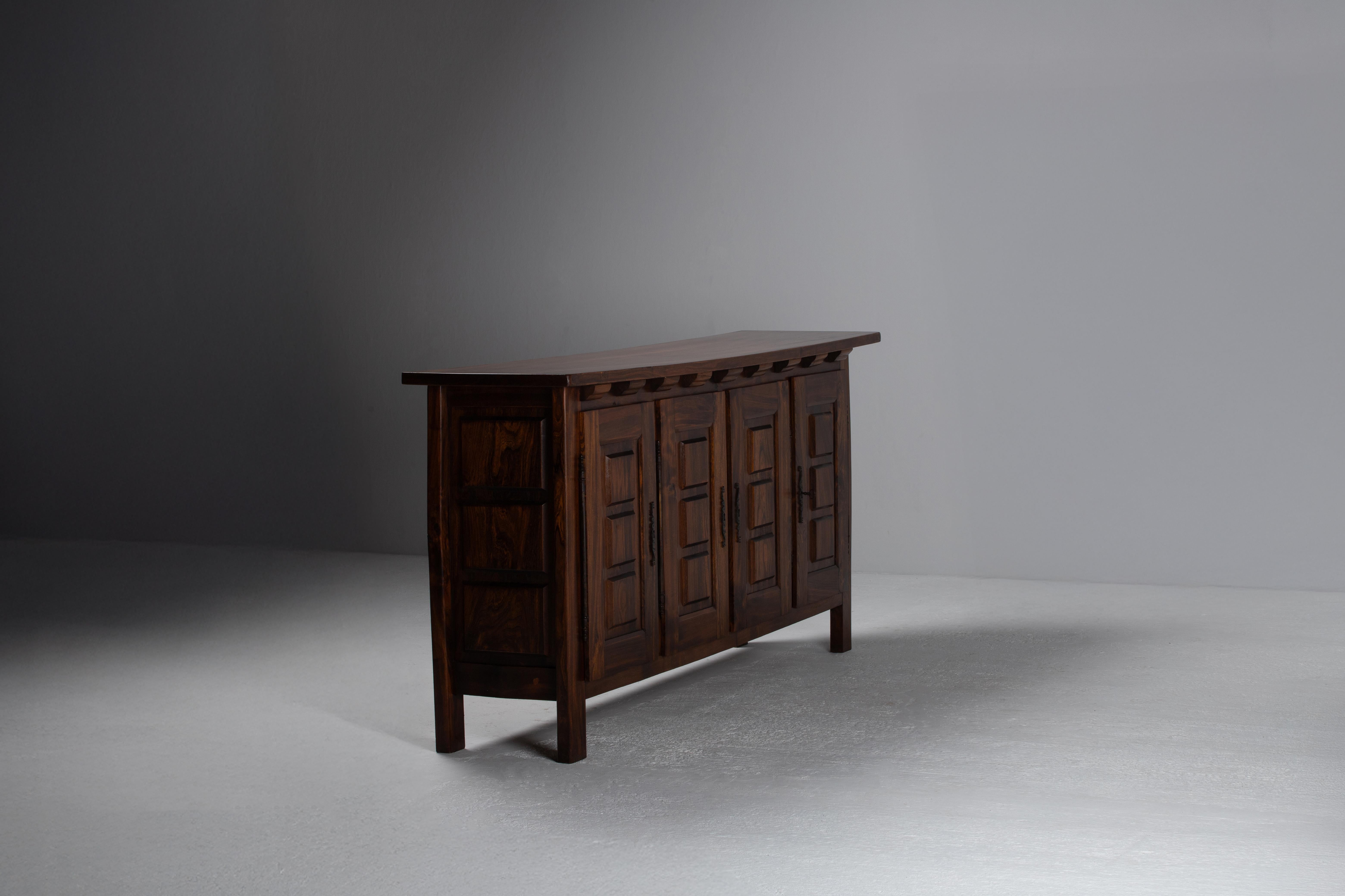Mid-Century moderno Buffet alpino francese in Oak massiccio, anni '50 in vendita