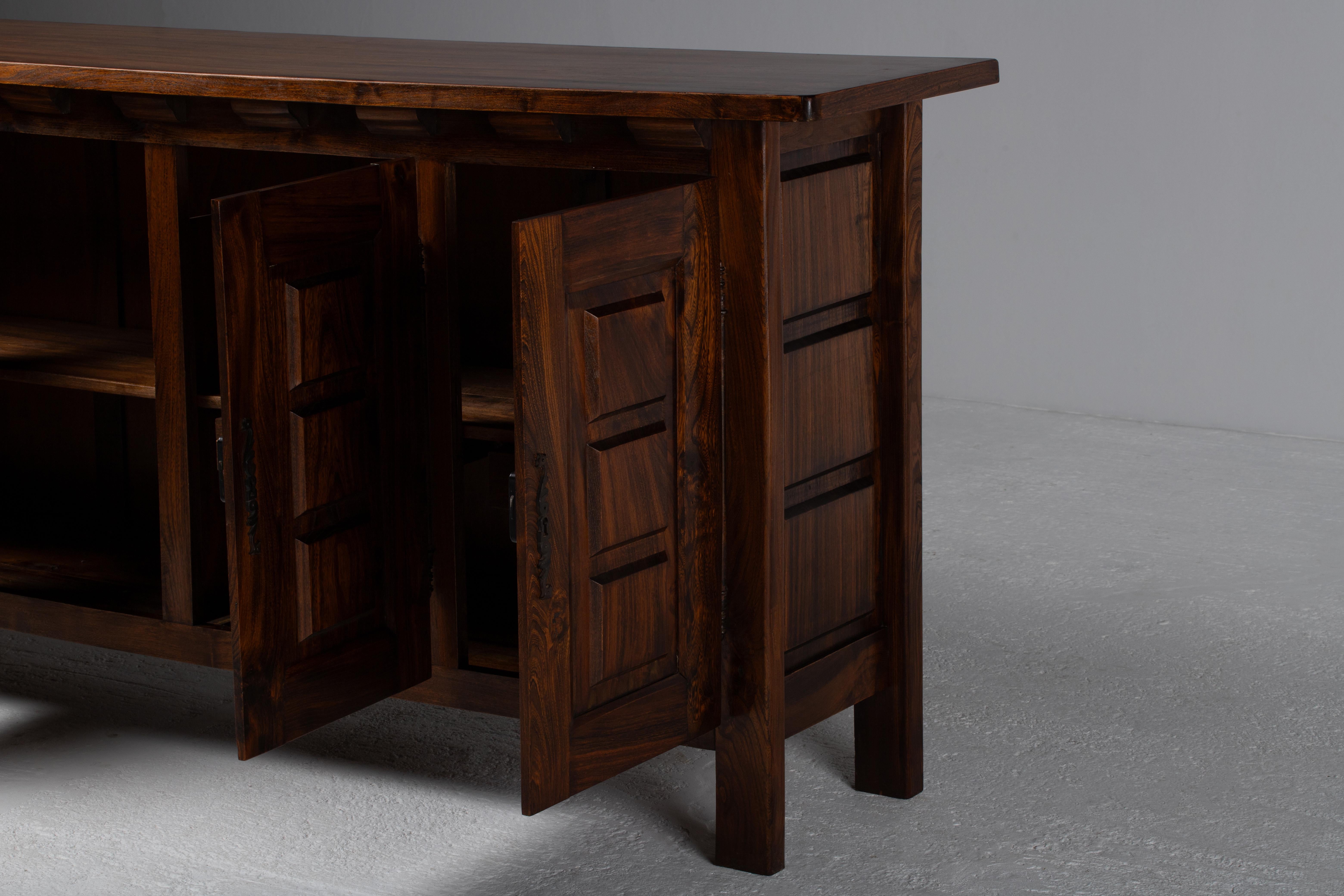 XX secolo Buffet alpino francese in Oak massiccio, anni '50 in vendita
