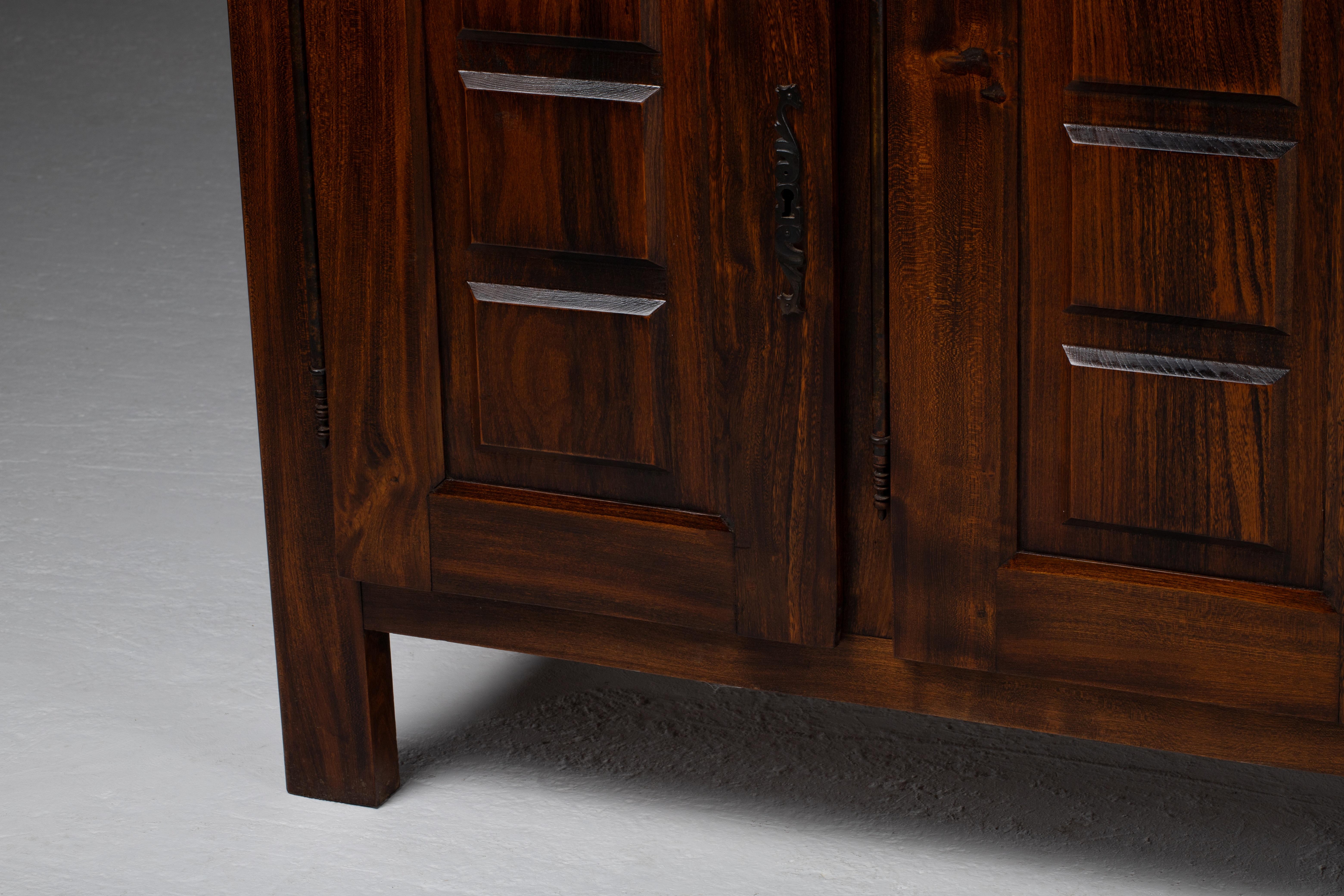 Quercia Buffet alpino francese in Oak massiccio, anni '50 in vendita