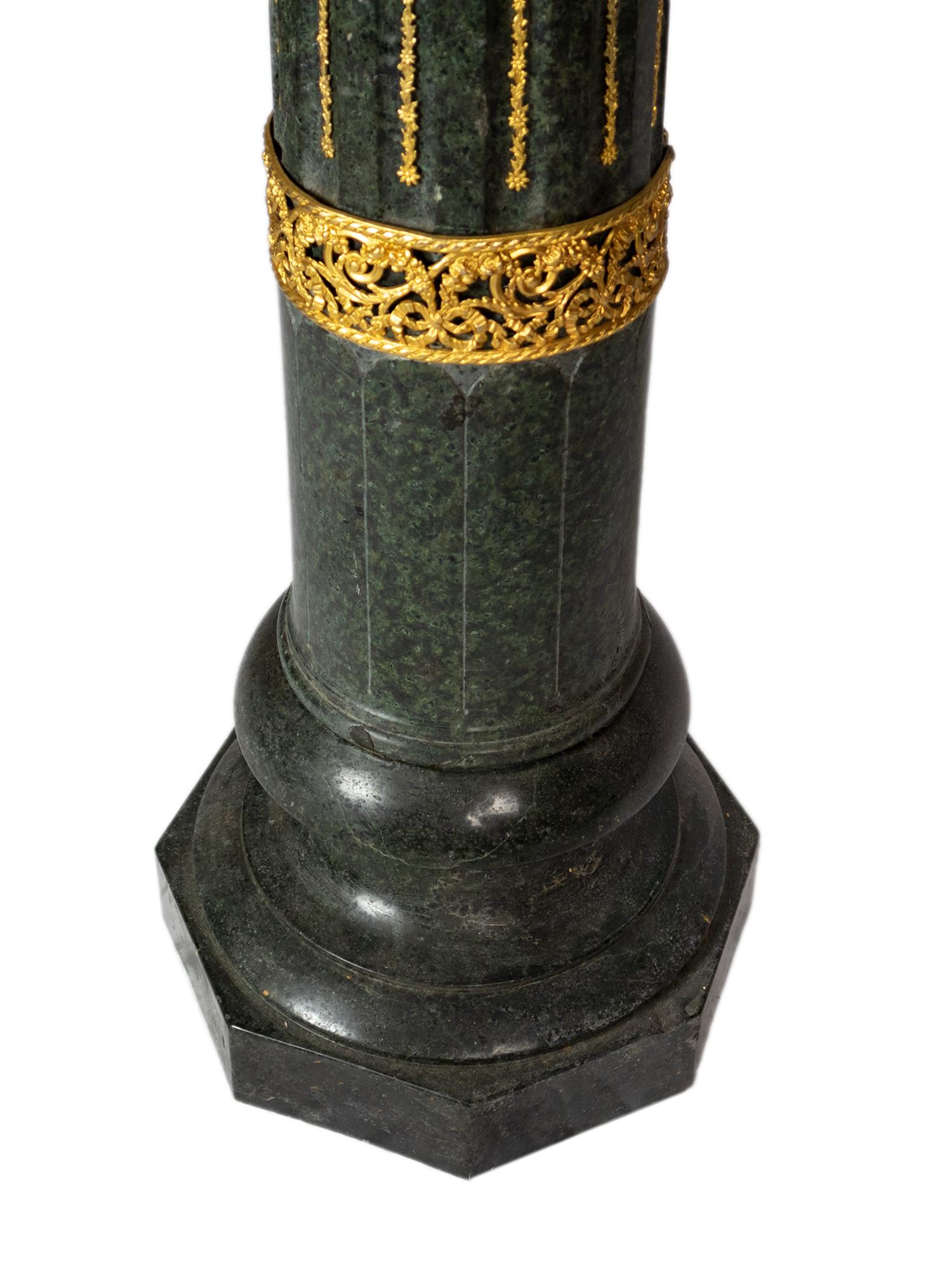 French Alpine Green Marble Pedestal, 19th Century In Good Condition For Sale In Lisbon, PT