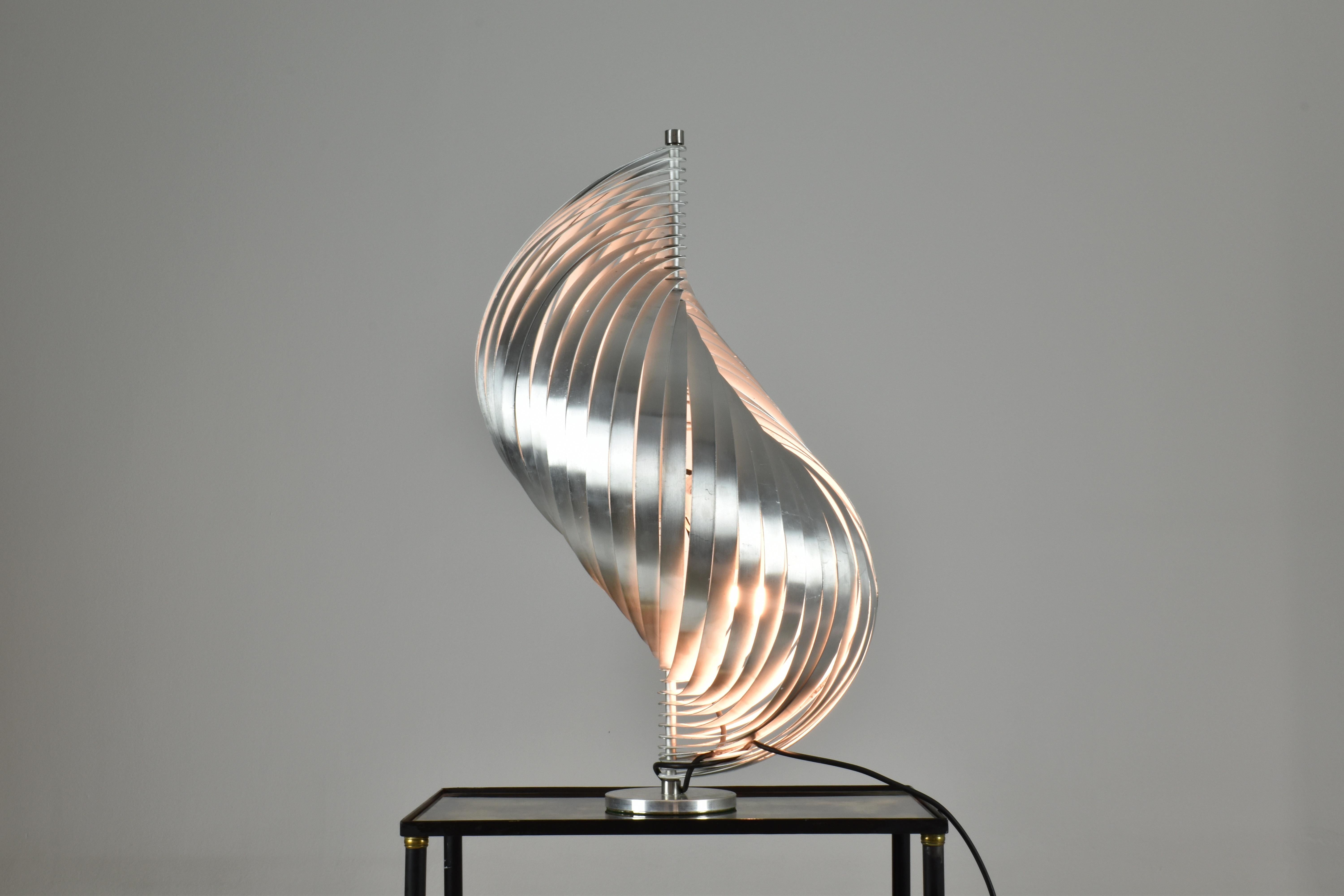 Pareja de lámparas de sobremesa francesas de aluminio de Henri Mathieu, años 60-70 en venta 4