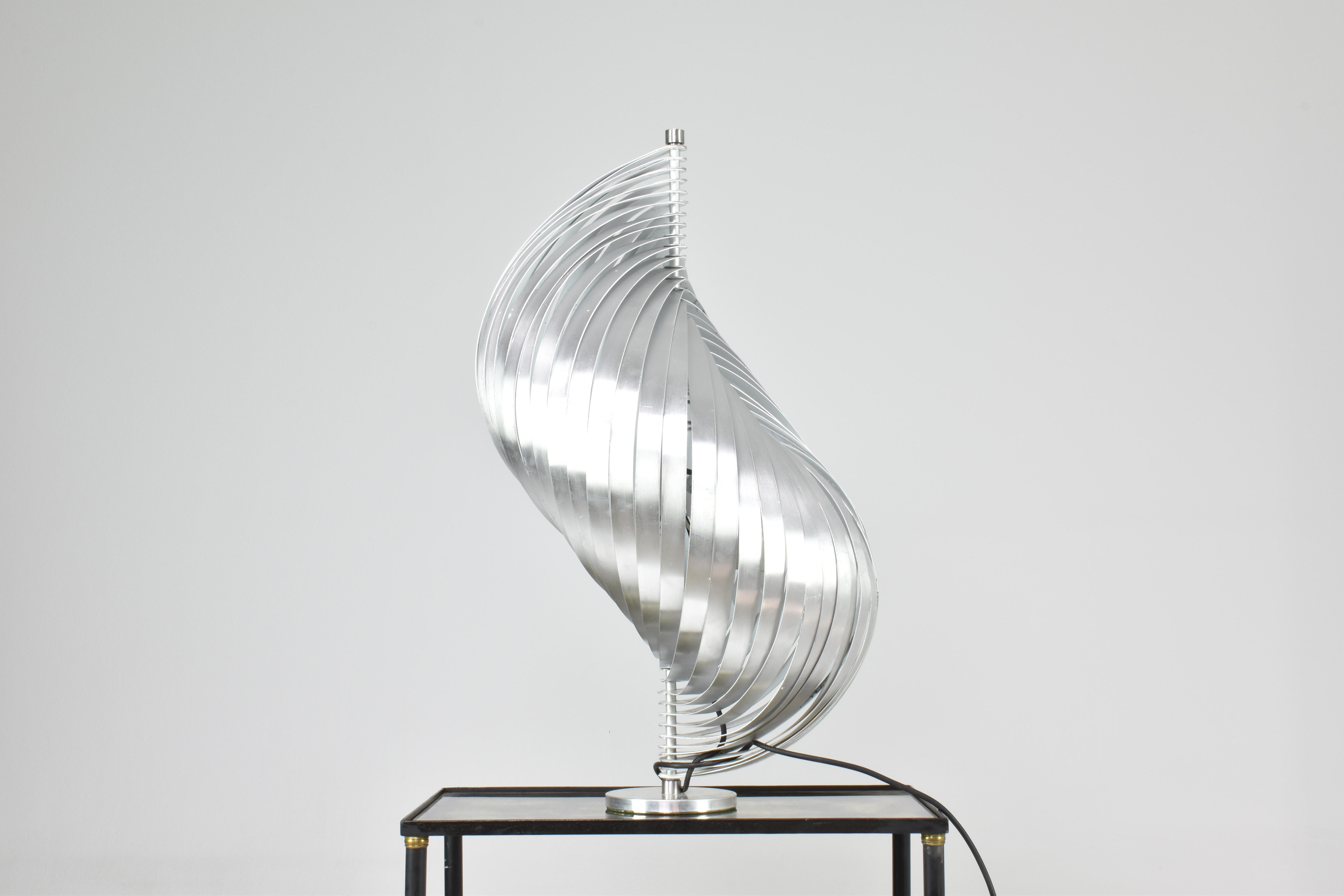 Pareja de lámparas de sobremesa francesas de aluminio de Henri Mathieu, años 60-70 en venta 1