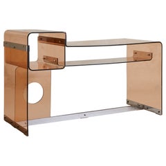 Bureau français en plexiglas ambré et chrome attribué à Michel Dumas, années 1970