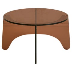 Französischer Bernstein-Couchtisch aus geräuchertem Plexiglas nach Art von Michel Dumas, 1970er Jahre