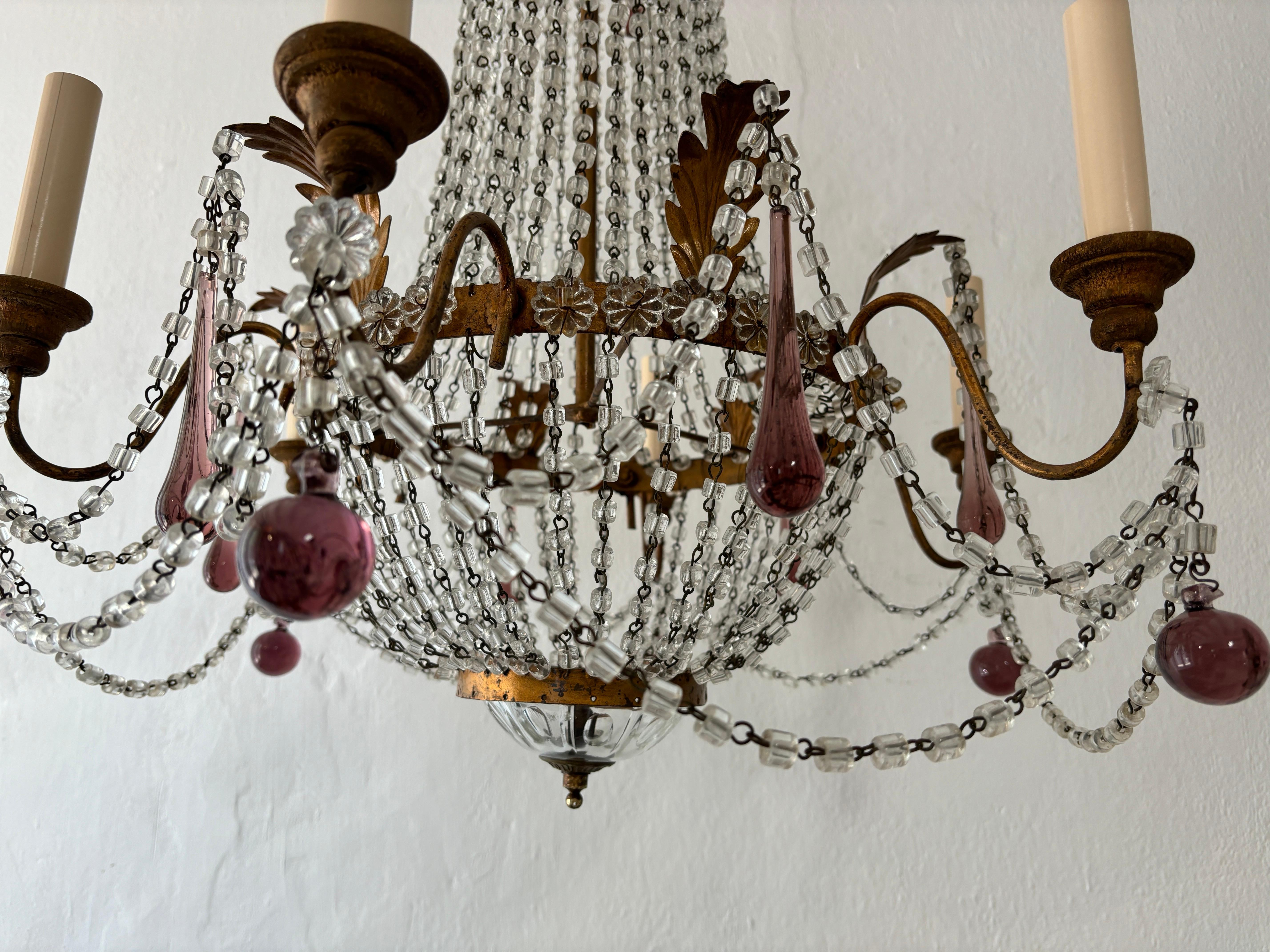 Francese Lampadario francese in vetro di Murano ametista Empire Macaroni Swags con doratura in oro del 1900 ca. in vendita