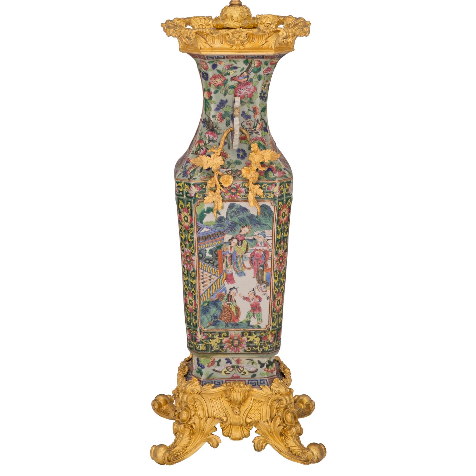 Français Lampe de style Louis XV du XIXe siècle avec collaboration française et asiatique en vente