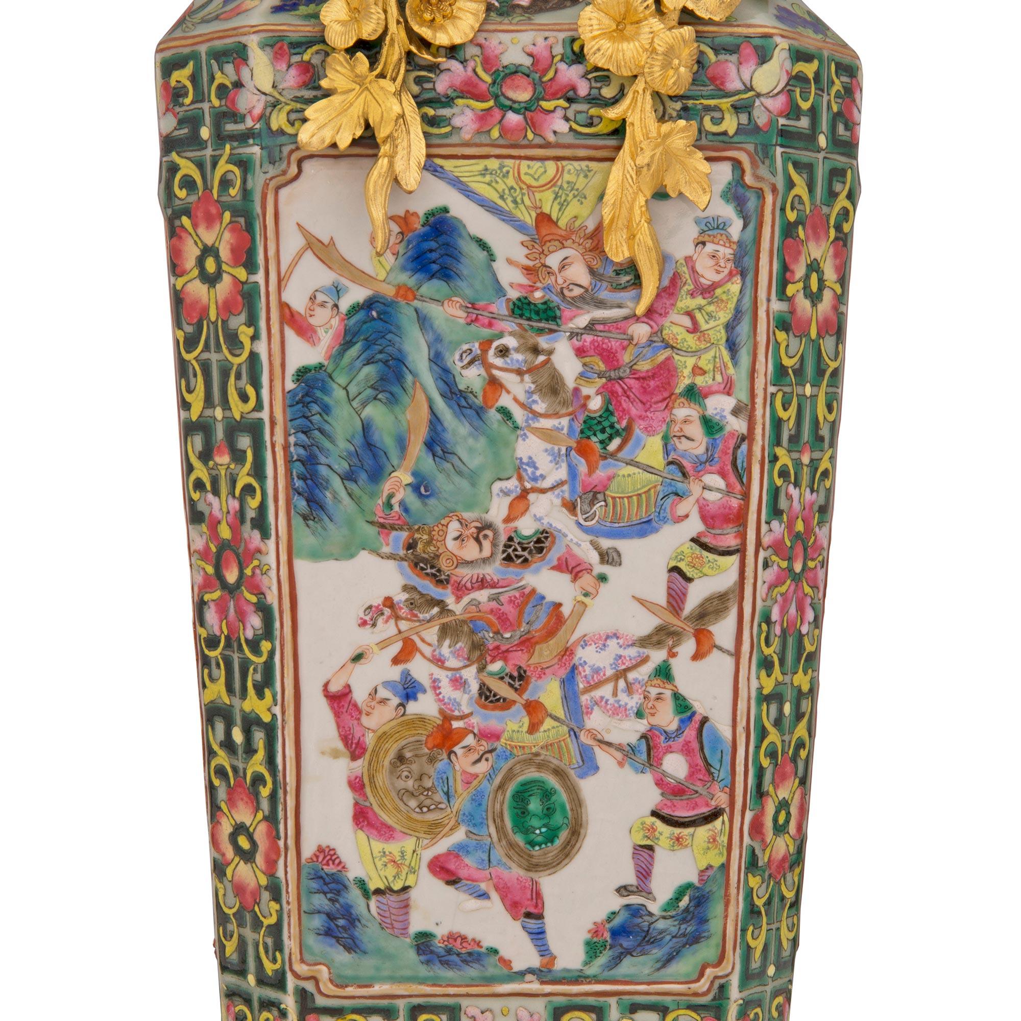 Lampe de style Louis XV du XIXe siècle avec collaboration française et asiatique en vente 4