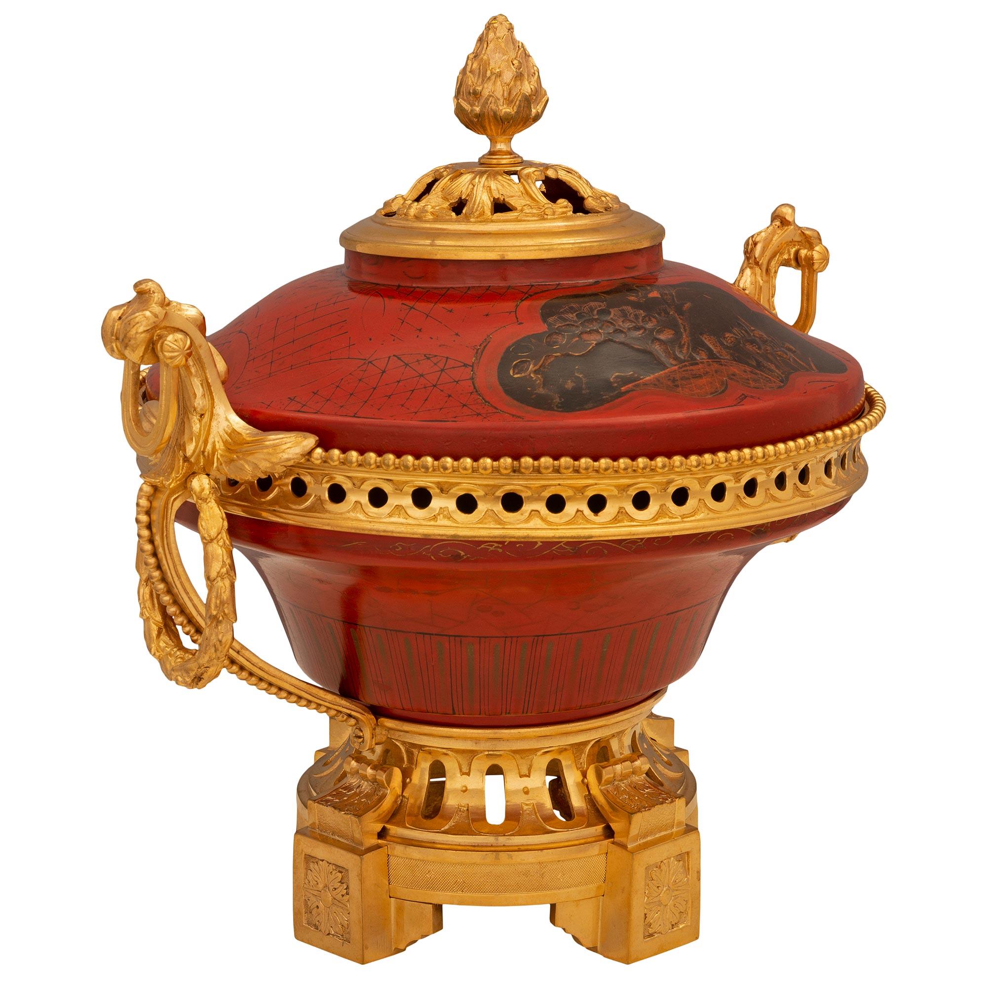 French and Asian Collaboration 19th Century Louis XVI St. Centerpiece In Good Condition For Sale In West Palm Beach, FL