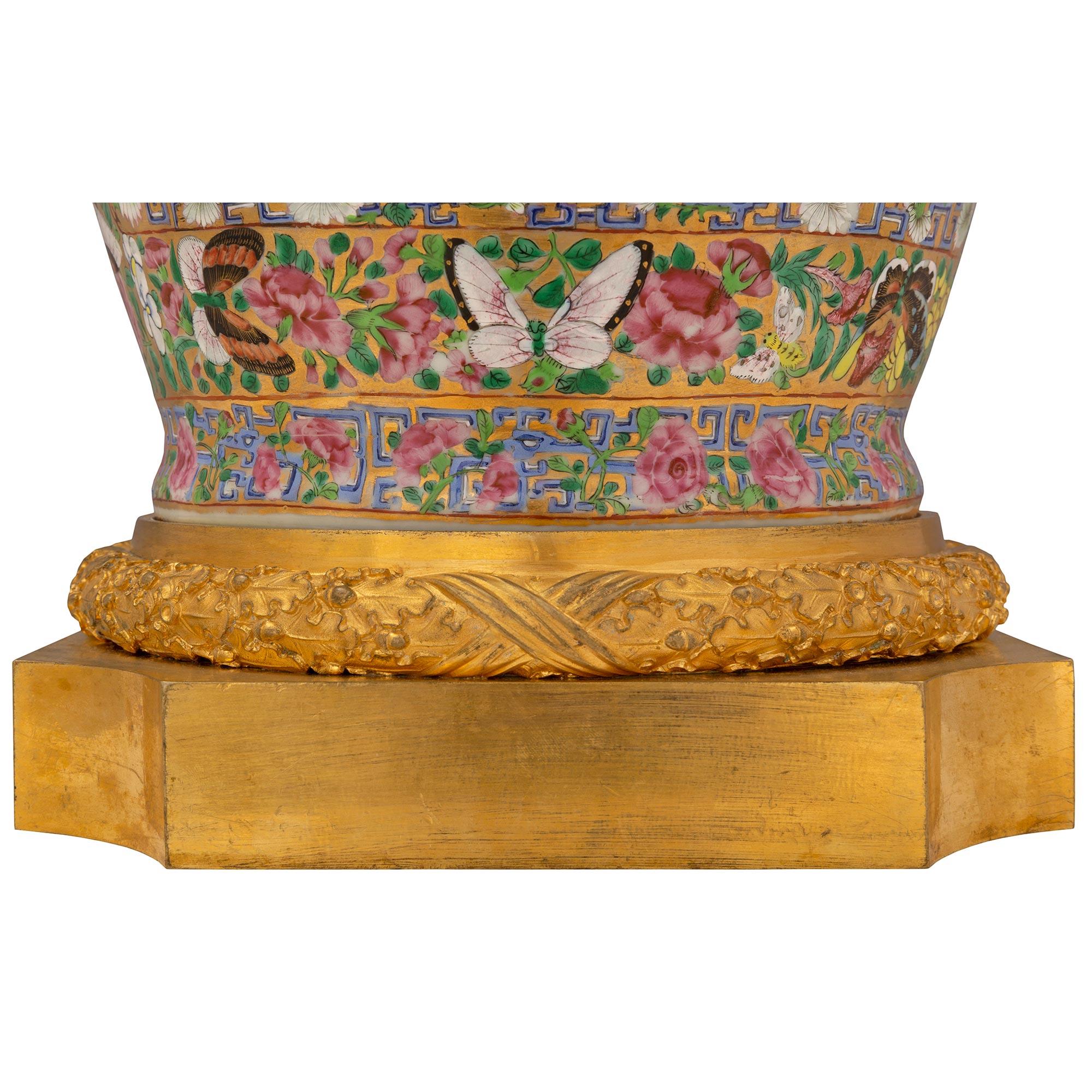 Collaboration française et asiatique, porcelaine Louis XVI Famille Rose du XIXe siècle en vente 5