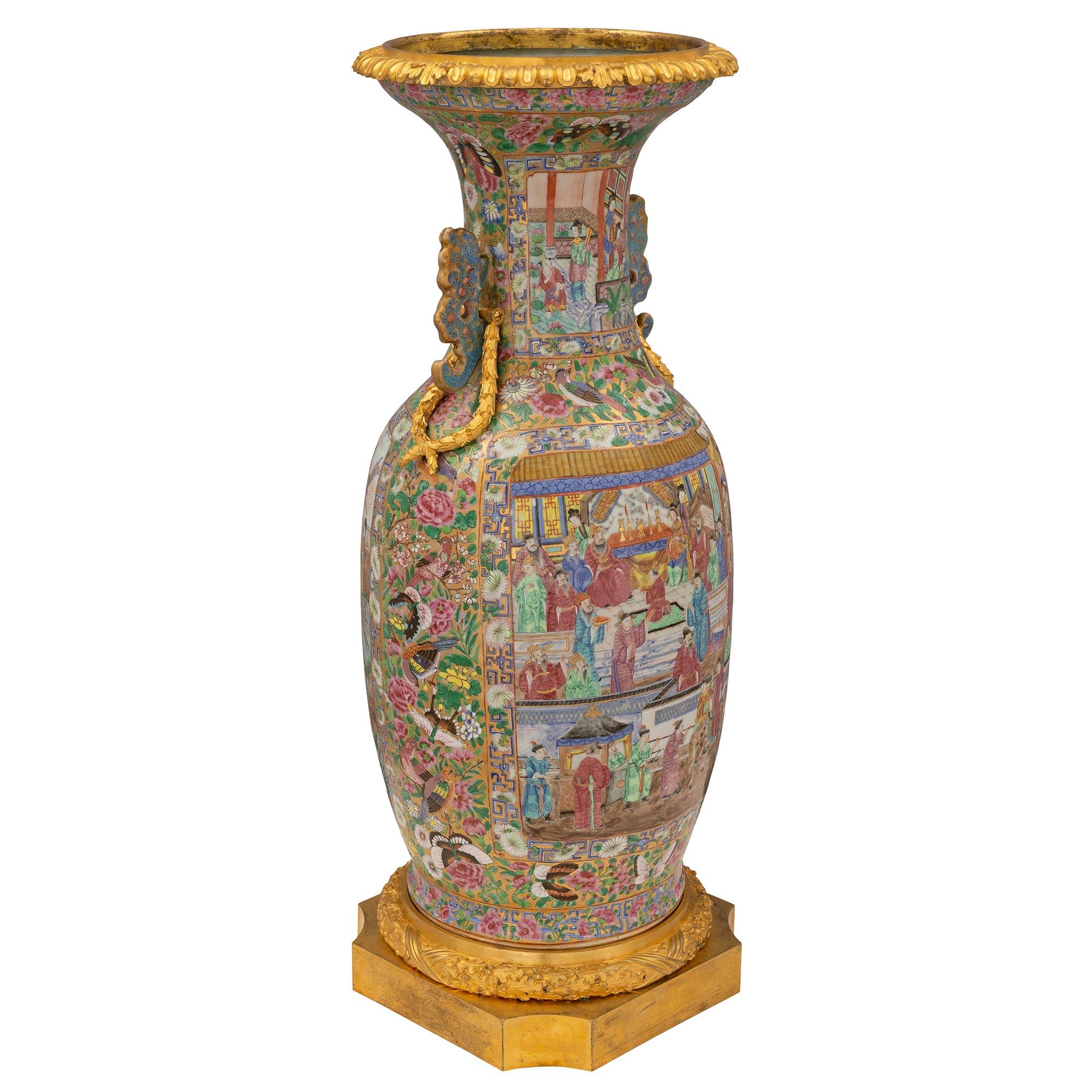 Français Collaboration française et asiatique, porcelaine Louis XVI Famille Rose du XIXe siècle en vente