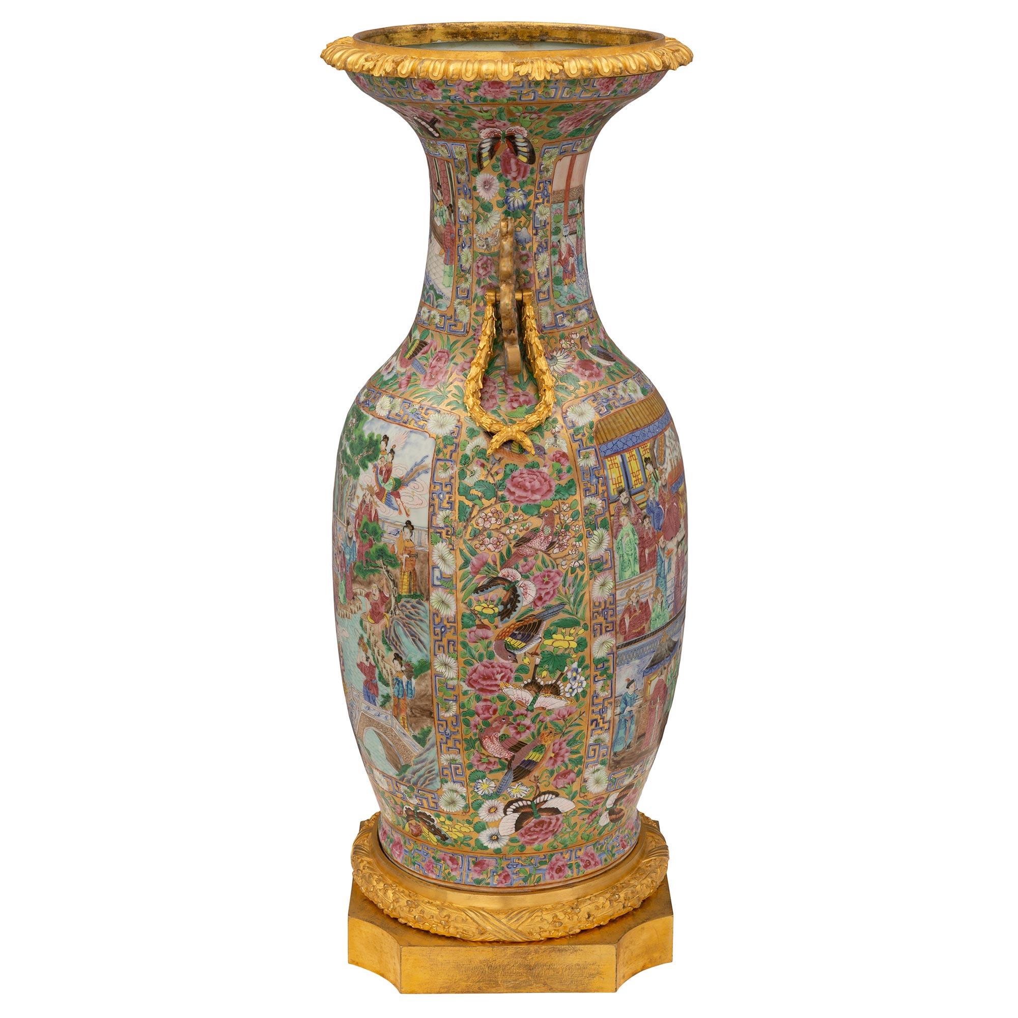 Collaboration française et asiatique, porcelaine Louis XVI Famille Rose du XIXe siècle Bon état - En vente à West Palm Beach, FL