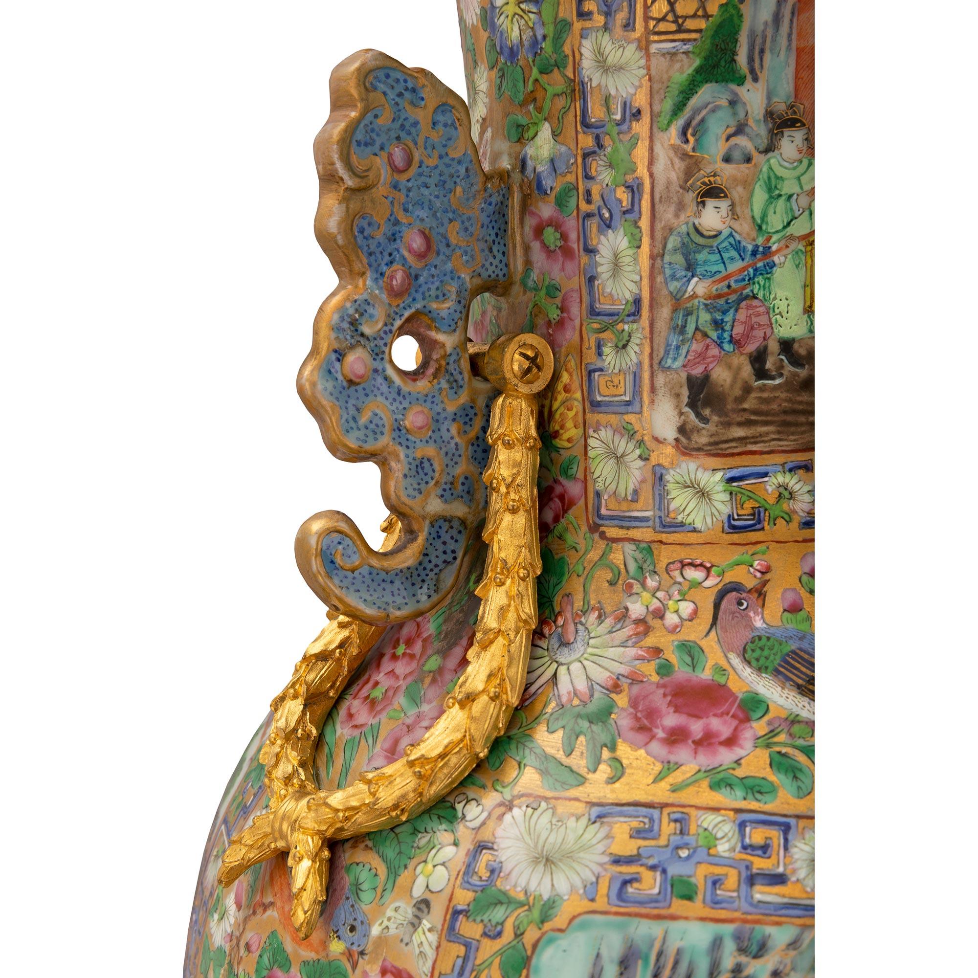 Collaboration française et asiatique, porcelaine Louis XVI Famille Rose du XIXe siècle en vente 1