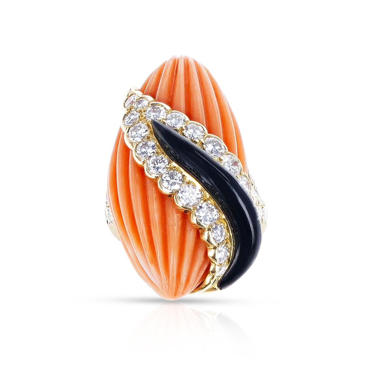 Ring aus geschnitzter Koralle, Onyx und Diamanten von Andre Vassort im Zustand „Hervorragend“ im Angebot in New York, NY