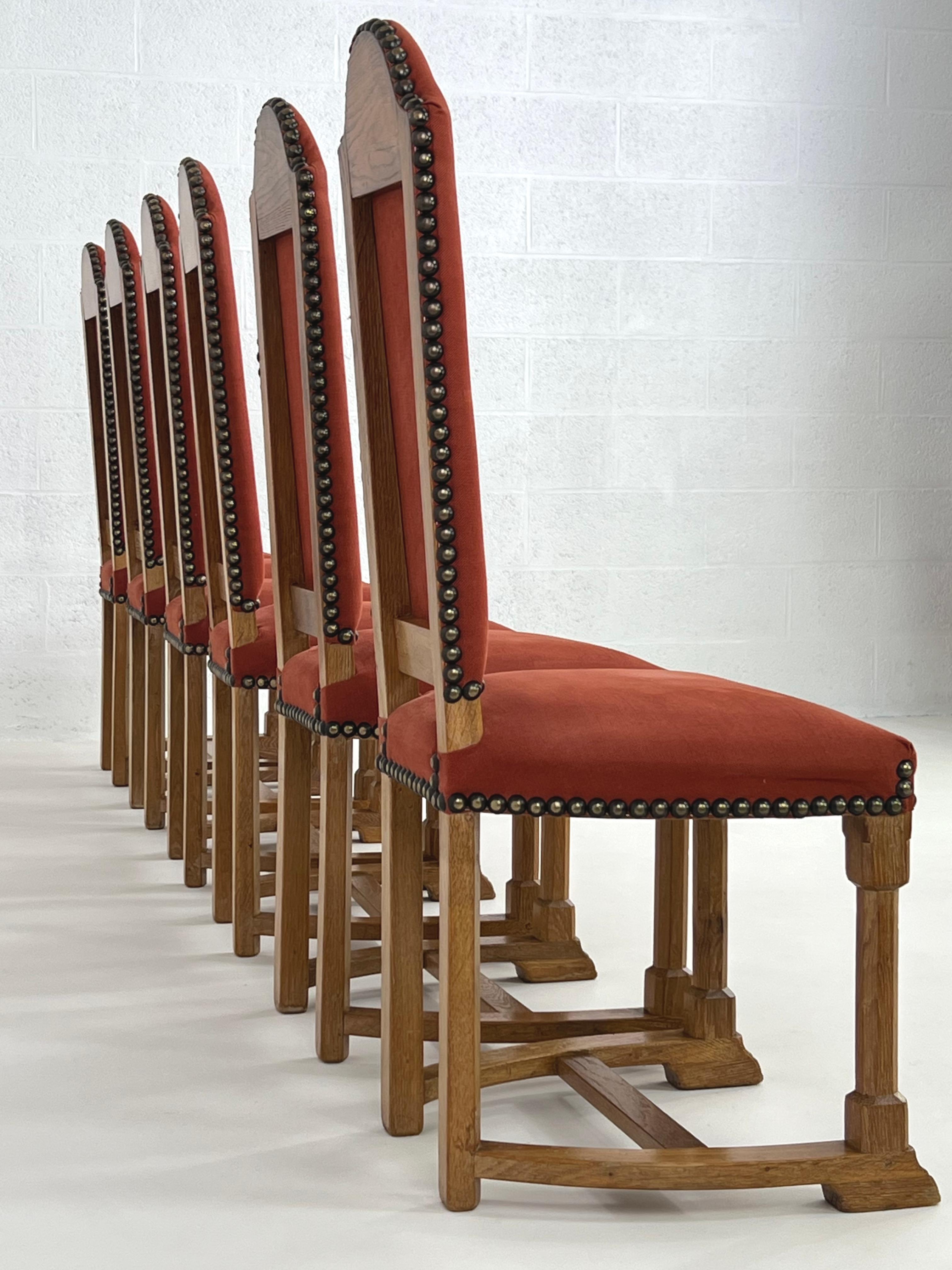 Französisches antikes Holz- und Stoff-Set im Louis-XIII-Stil aus 8 Stühlen (Europäisch) im Angebot