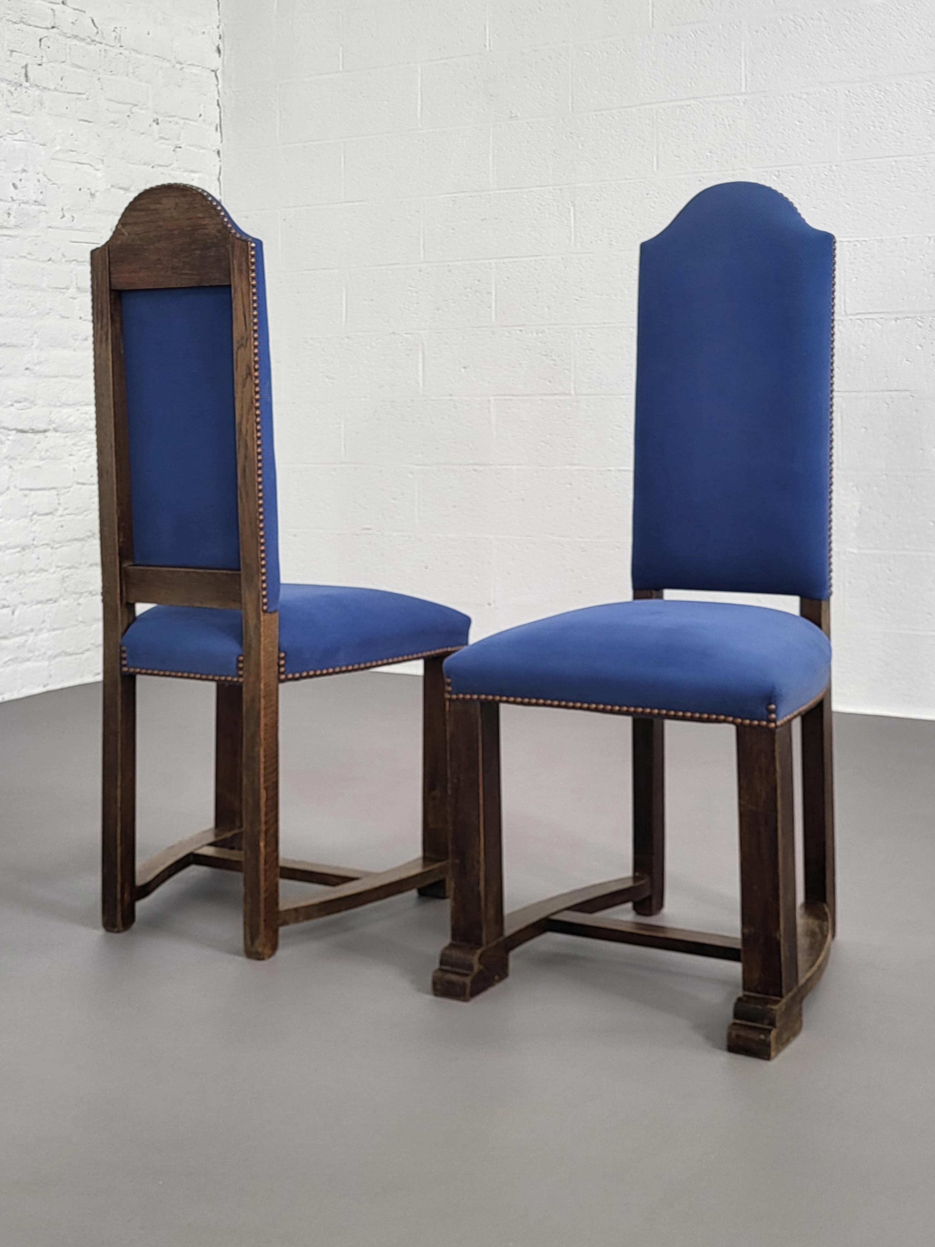 20th Century French Antic Louis XIII Style Wooden And Fabric Set of 8 Chairs For Sale