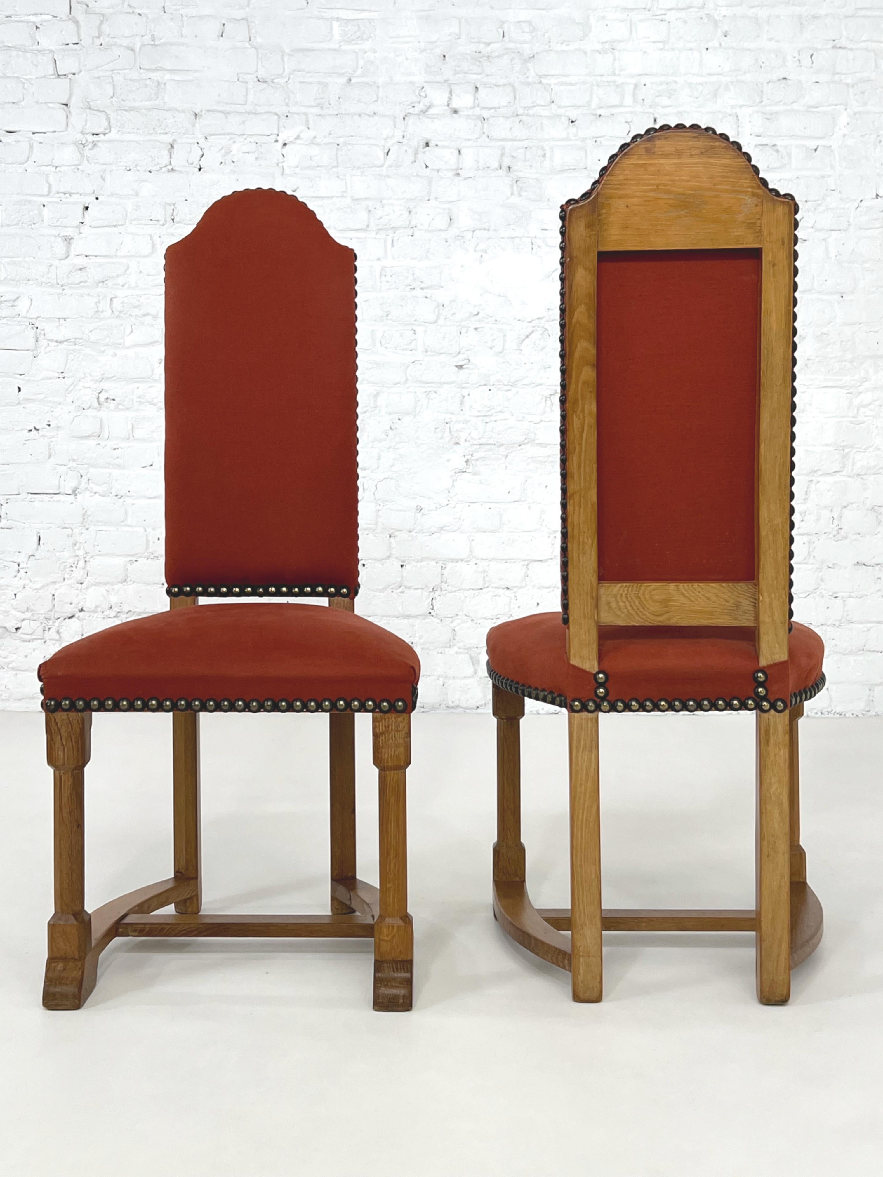 20th Century French Antic Louis XIII Style Wooden And Fabric Set of 8 Chairs For Sale