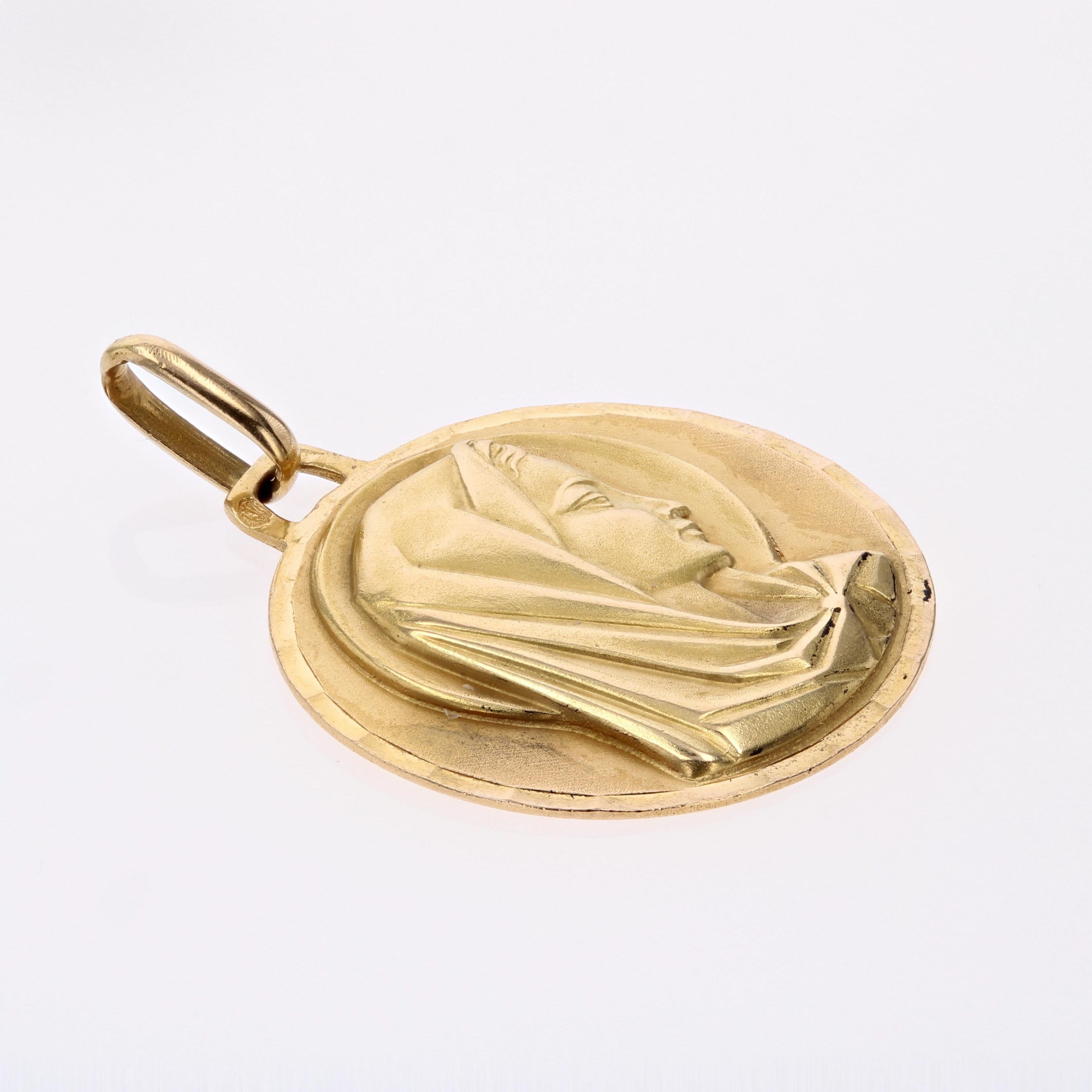 Antiker französischer antiker Anhänger aus 18 Karat Gelbgold Jungfrau Maria mit Haloed-Medaille (Belle Époque)