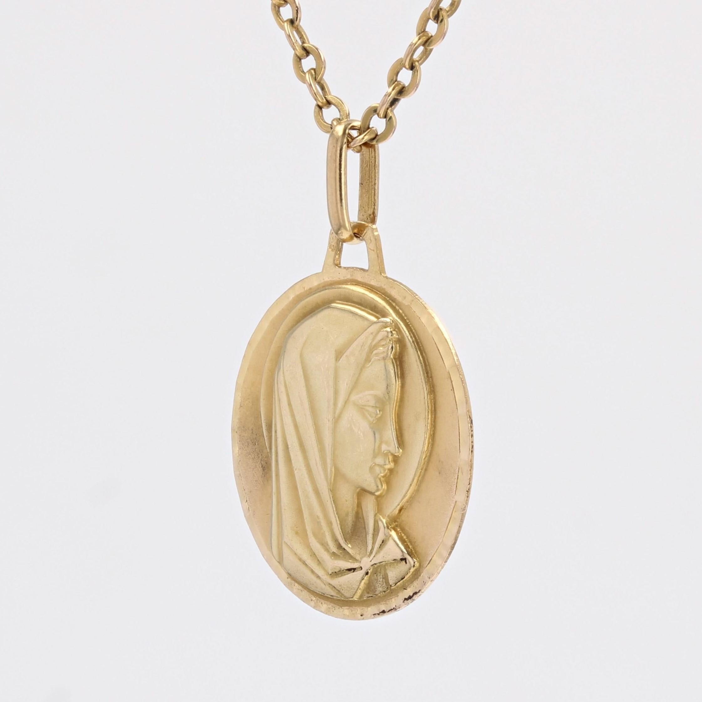 Belle Époque French Antique 18 Karat Yellow Gold Virgin Mary Haloed Medal Pendant For Sale