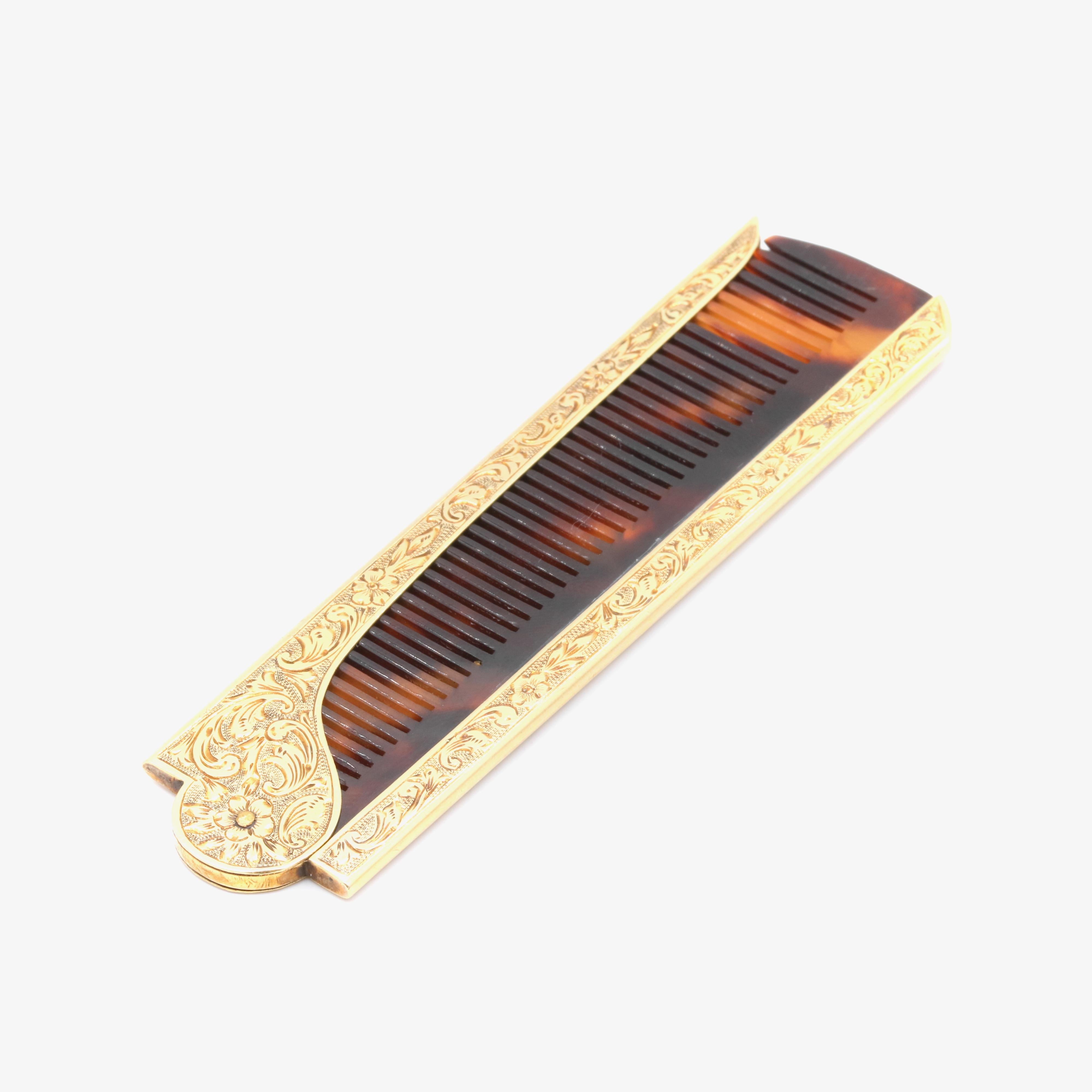 French Antique 18K Yellow Gold Ornate Floral Engraved Travel Comb In Good Condition For Sale In Staines-Upon-Thames, GB