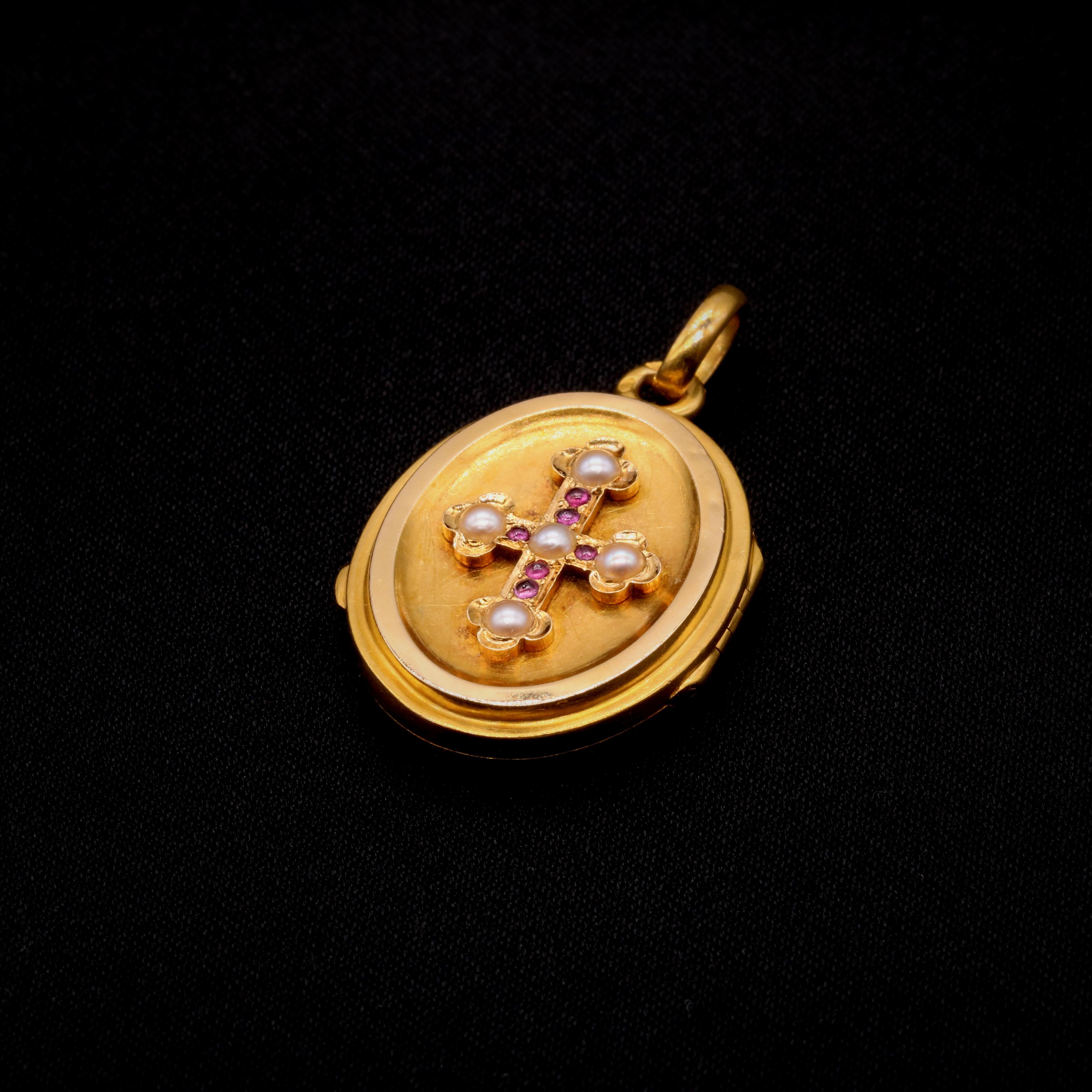 French Antique 18K Yellow Gold Ruby and Pearl Cross Locket In Good Condition For Sale In Staines-Upon-Thames, GB
