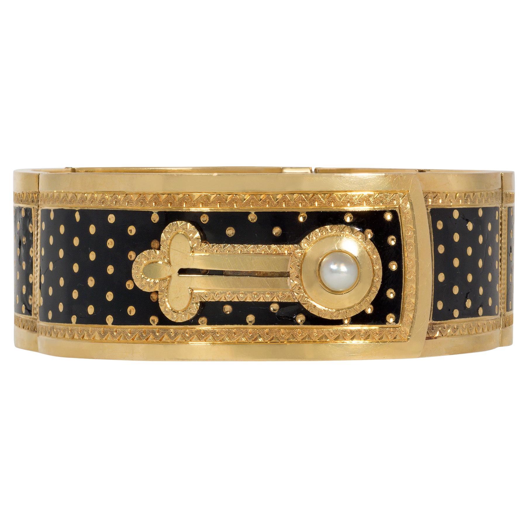 Antique French del XIX secolo Bracciale con bottoni in oro, smalto nero e perle in vendita