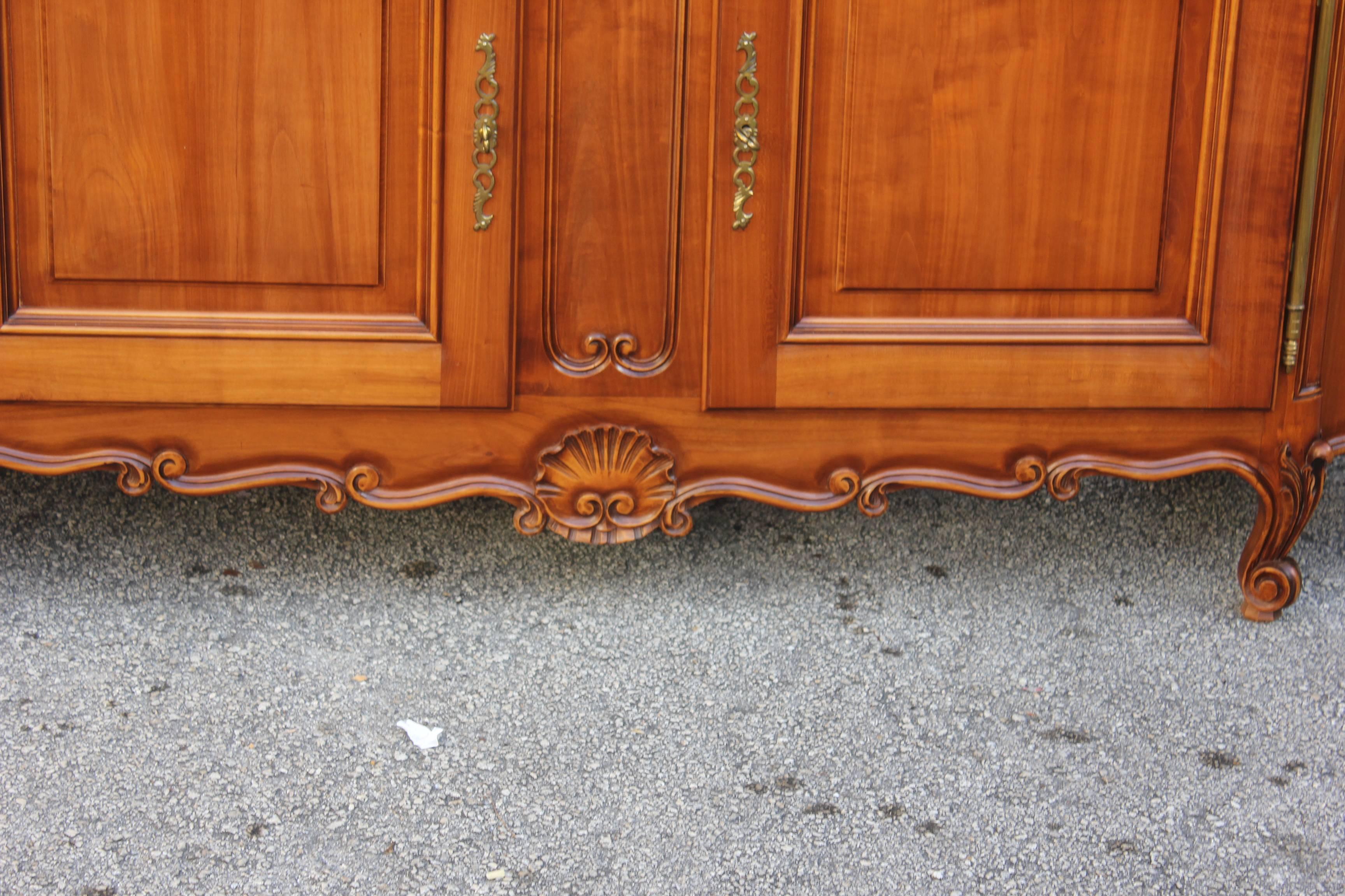 French Antique 19th Century Provencal Louis XV Sideboard or Buffet Demilune In Excellent Condition In Hialeah, FL