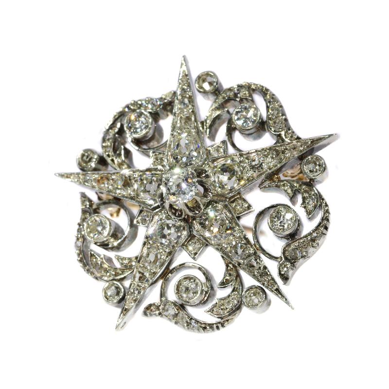 In each arm of this five-pointed star, five radiant diamonds increase from the tip up to the climax of a central old European cut diamond of 0.55ct. Between each of the five rays of diamond starlight, a leaflet wavers to a diamond peaking from