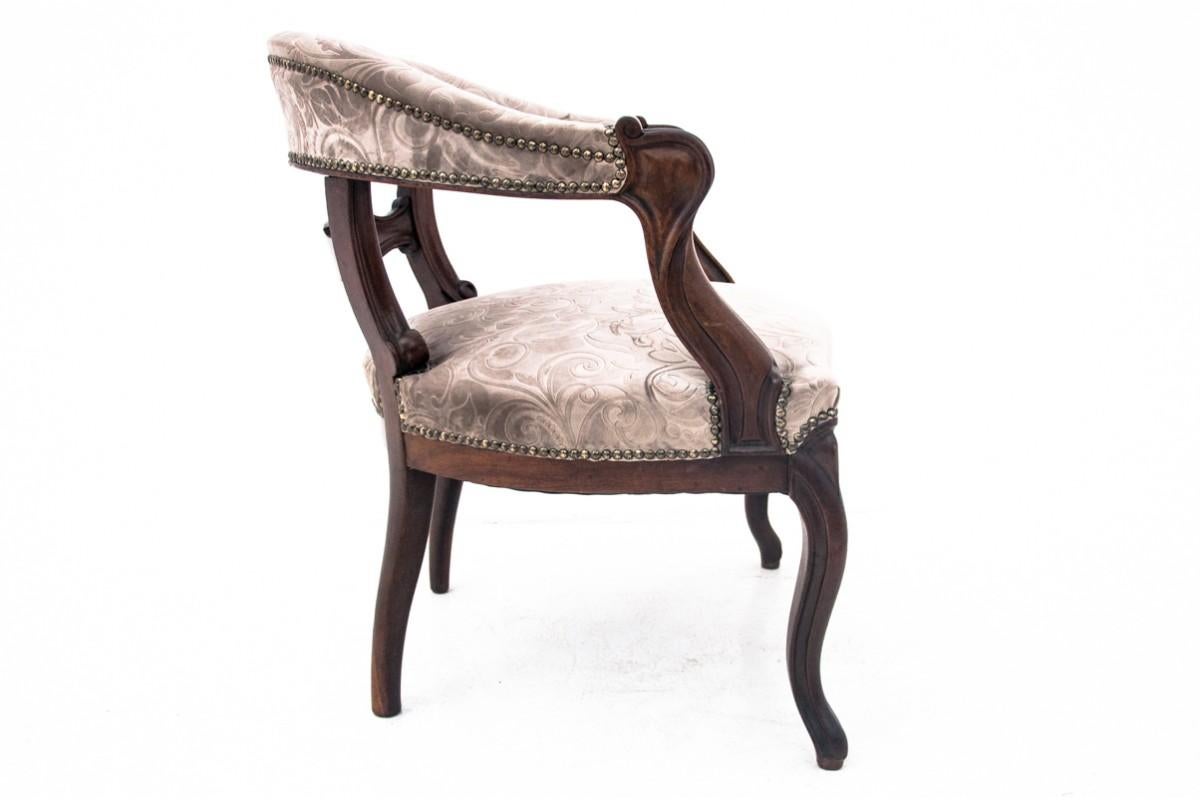 French antique armchair, circa 1870. Restored.  In Good Condition In Chorzów, PL
