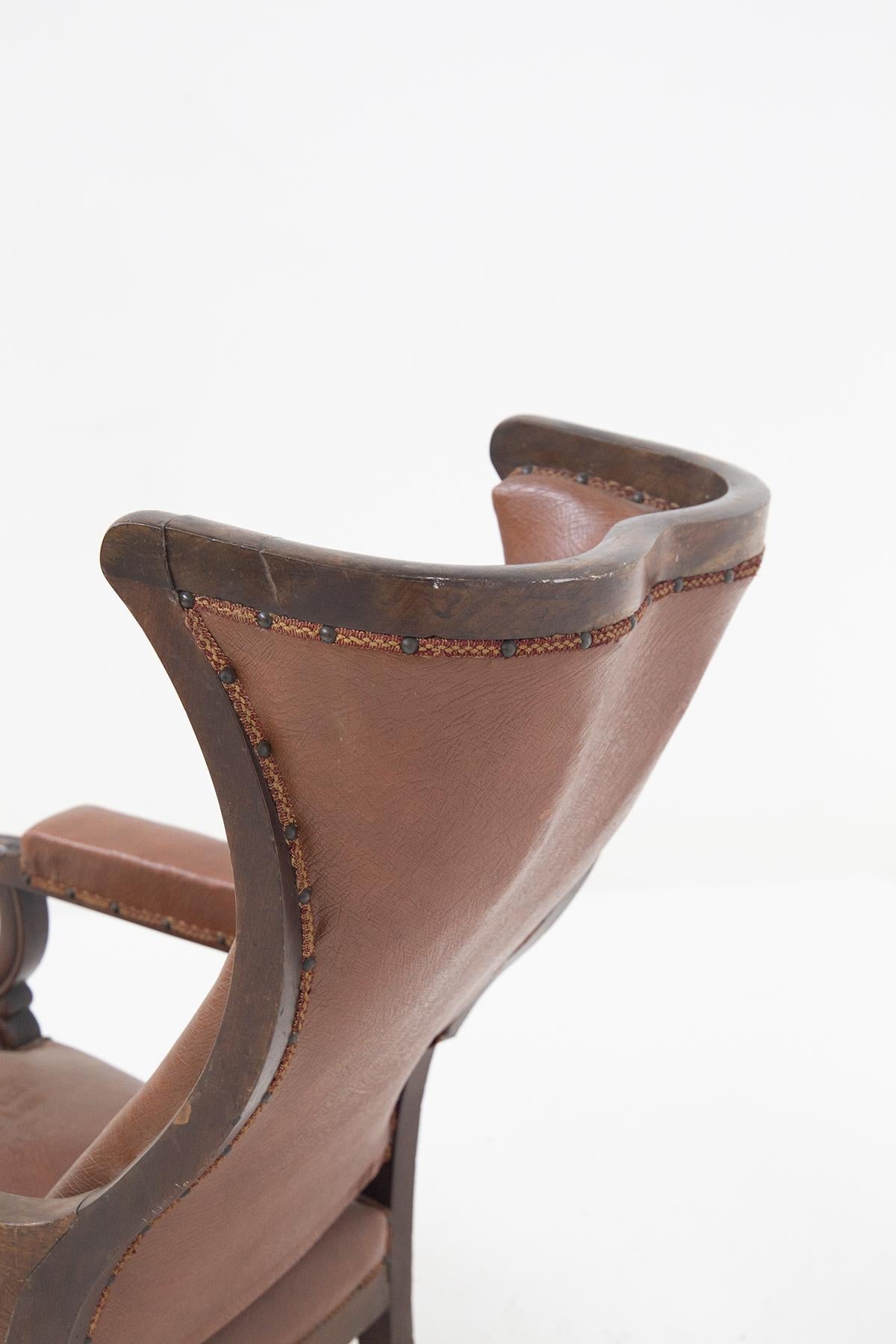 Antiker französischer Sessel aus Originalholz und Leder (Französisch) im Angebot