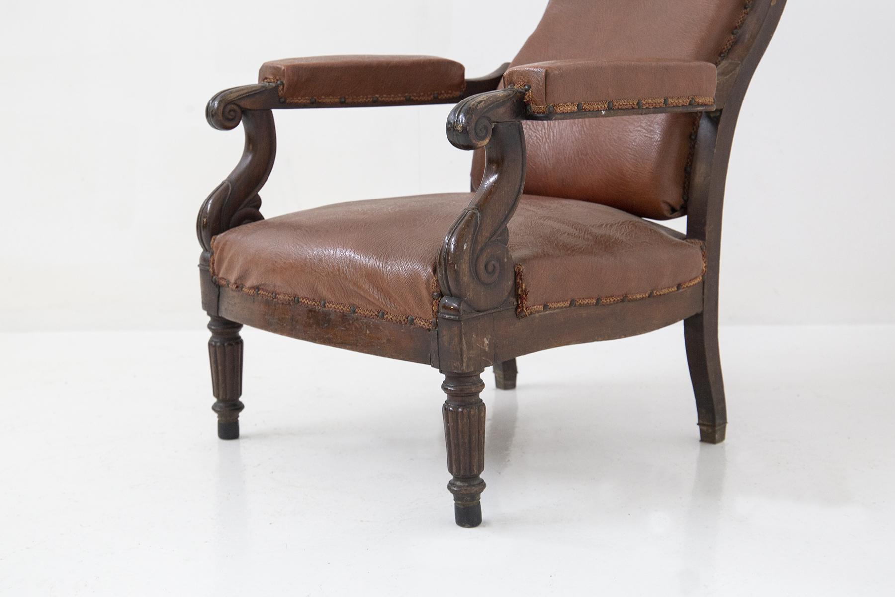 French Antique Armchair in Original Wood and Leather For Sale 2