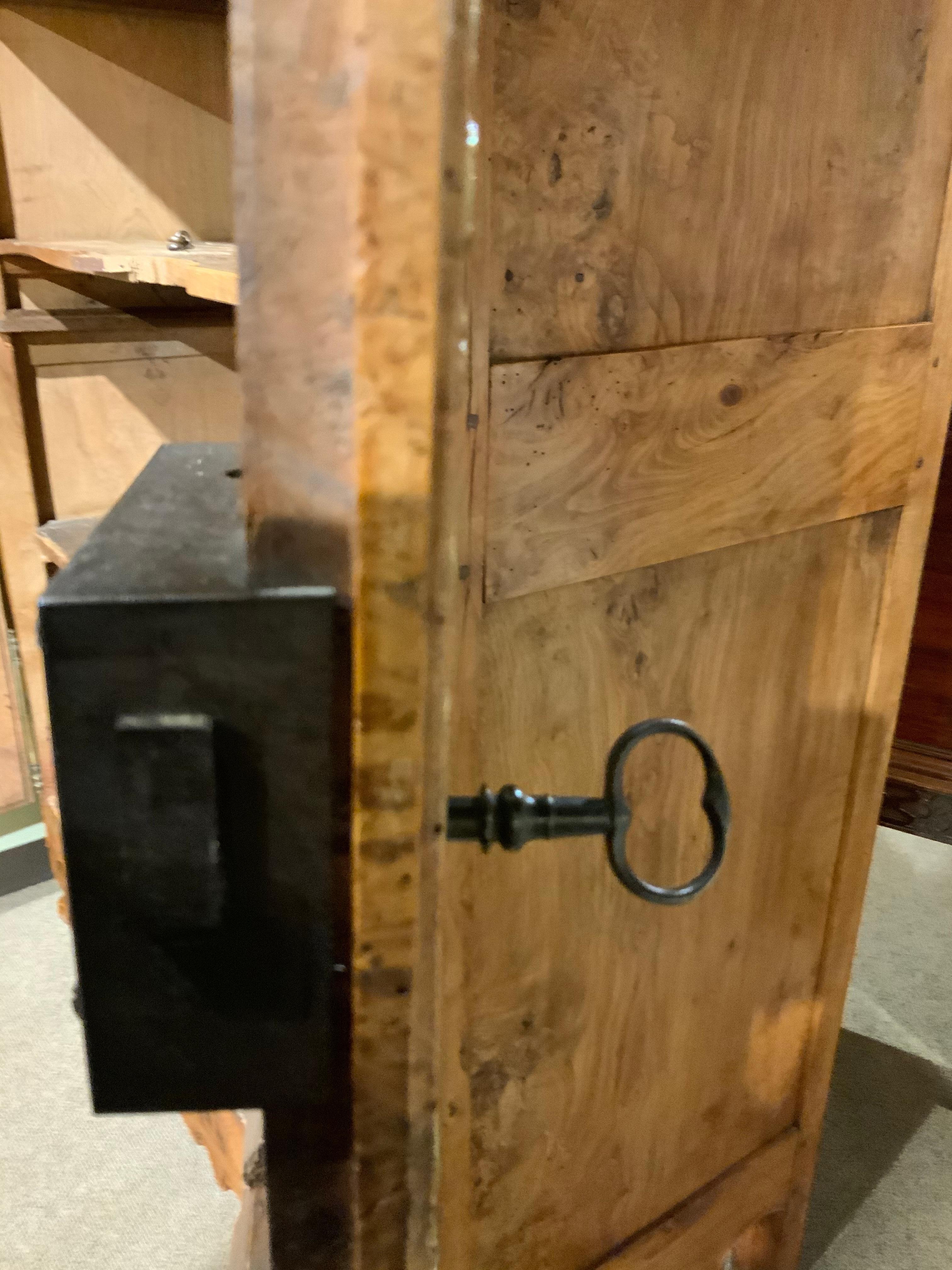 Armoire francese antico, inizio XIX secolo, con 3 ripiani, Luigi XV in vendita 6