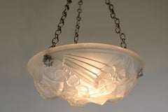 Lampadario a sospensione francese d'epoca Art Deco di Mouynet Design 1920 Bianco