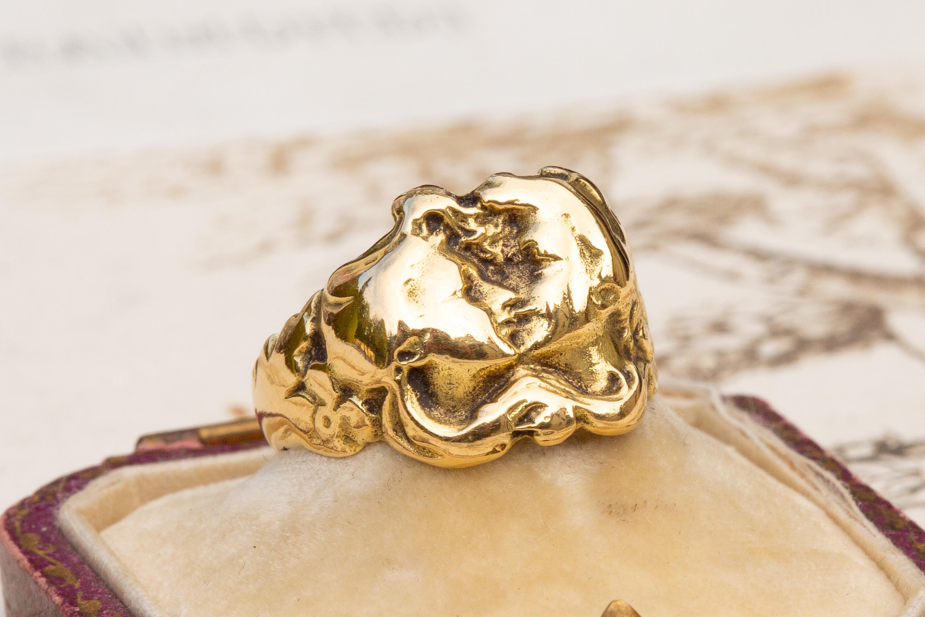  French Antique Art Nouveau 18K Gold Ethereal Figural Kissing Ring c.1910 In Good Condition In London, GB
